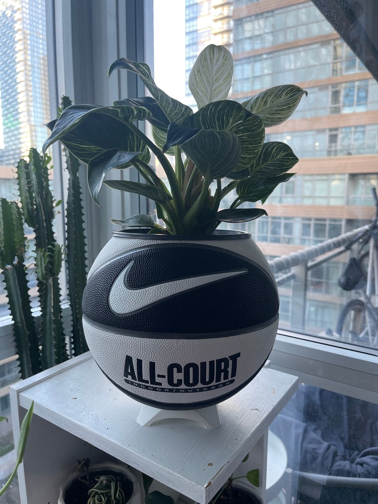 Nike Large Basketball Planter (Oreo All-Court)