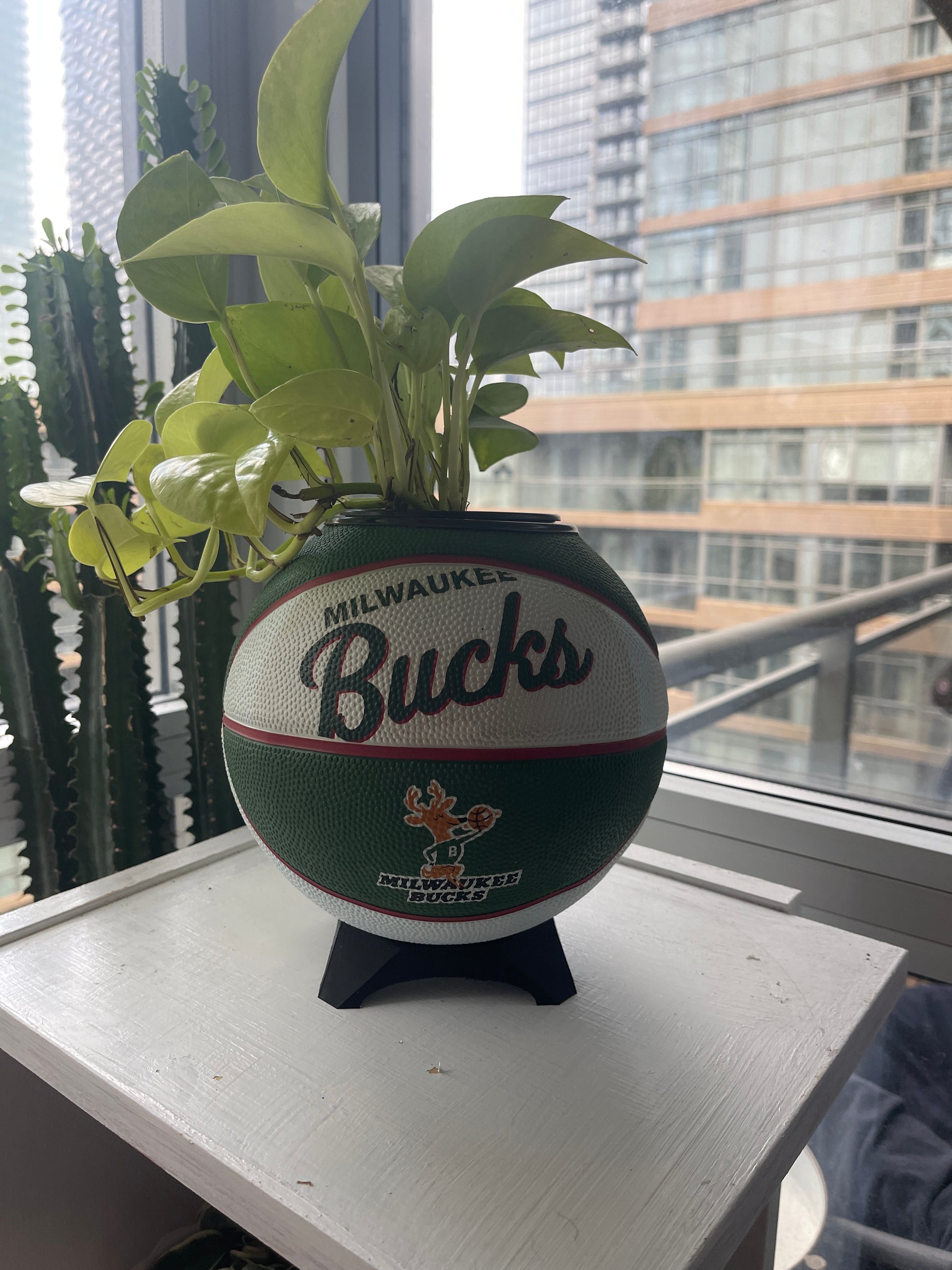 Mini Basketball Planter (Milwaukee Bucks)