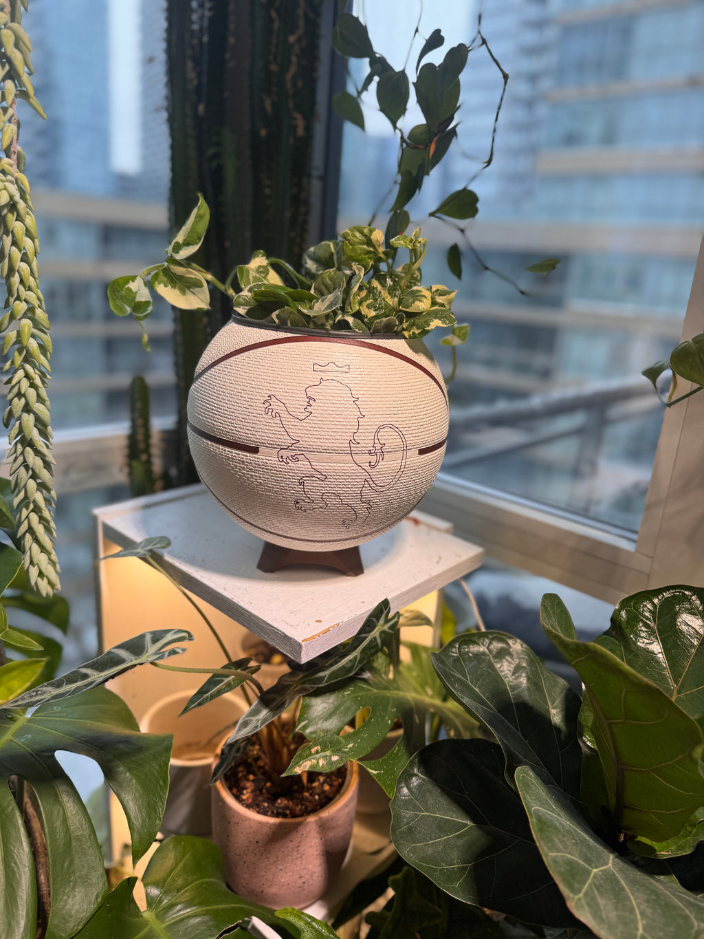 Nike Large Basketball Planter (LeBron King Brown & White)