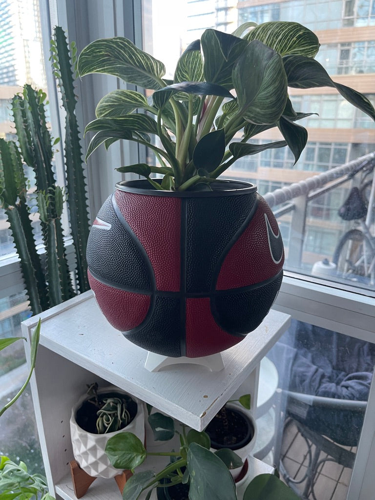 Nike Large Basketball Planter (Black & Red All-Court)