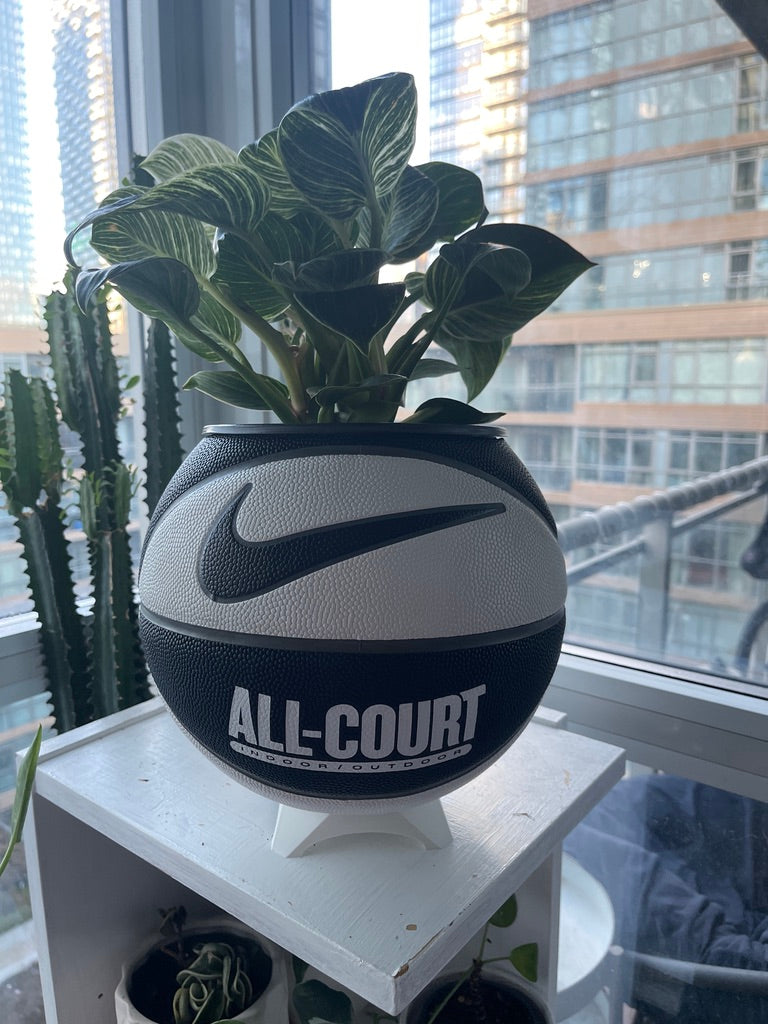 Nike Large Basketball Planter (Oreo All-Court)