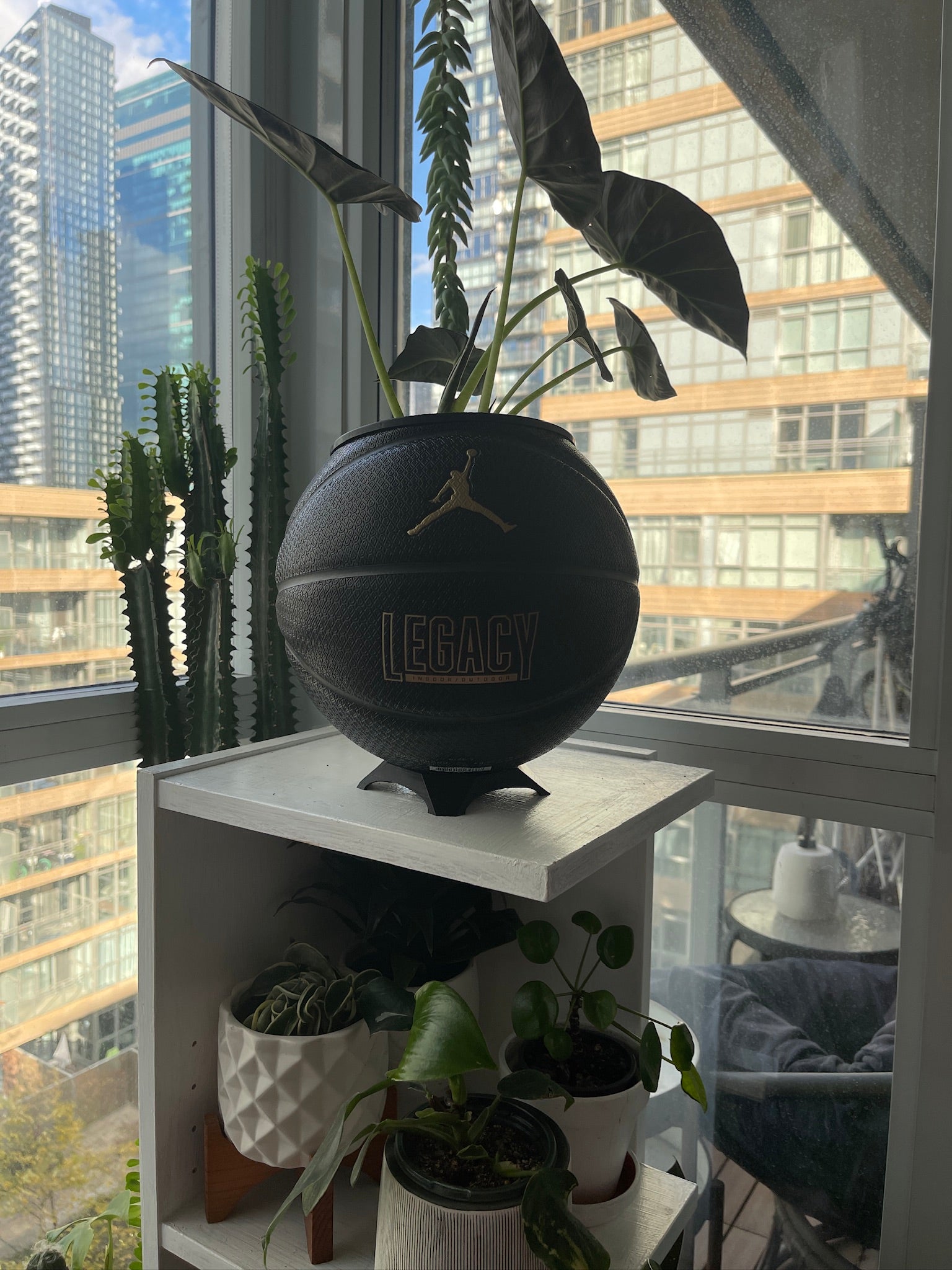Nike Jordan Large Basketball Planter (Black & Gold)