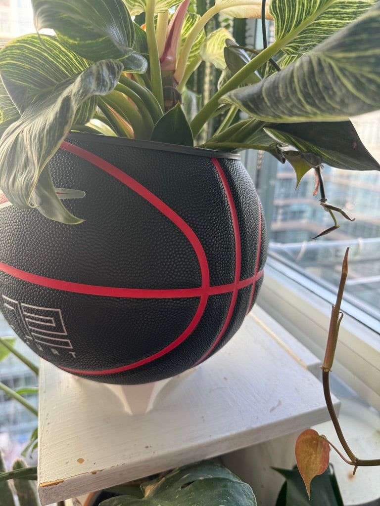 Nike Large Basketball Planter (Black & Red Elite)
