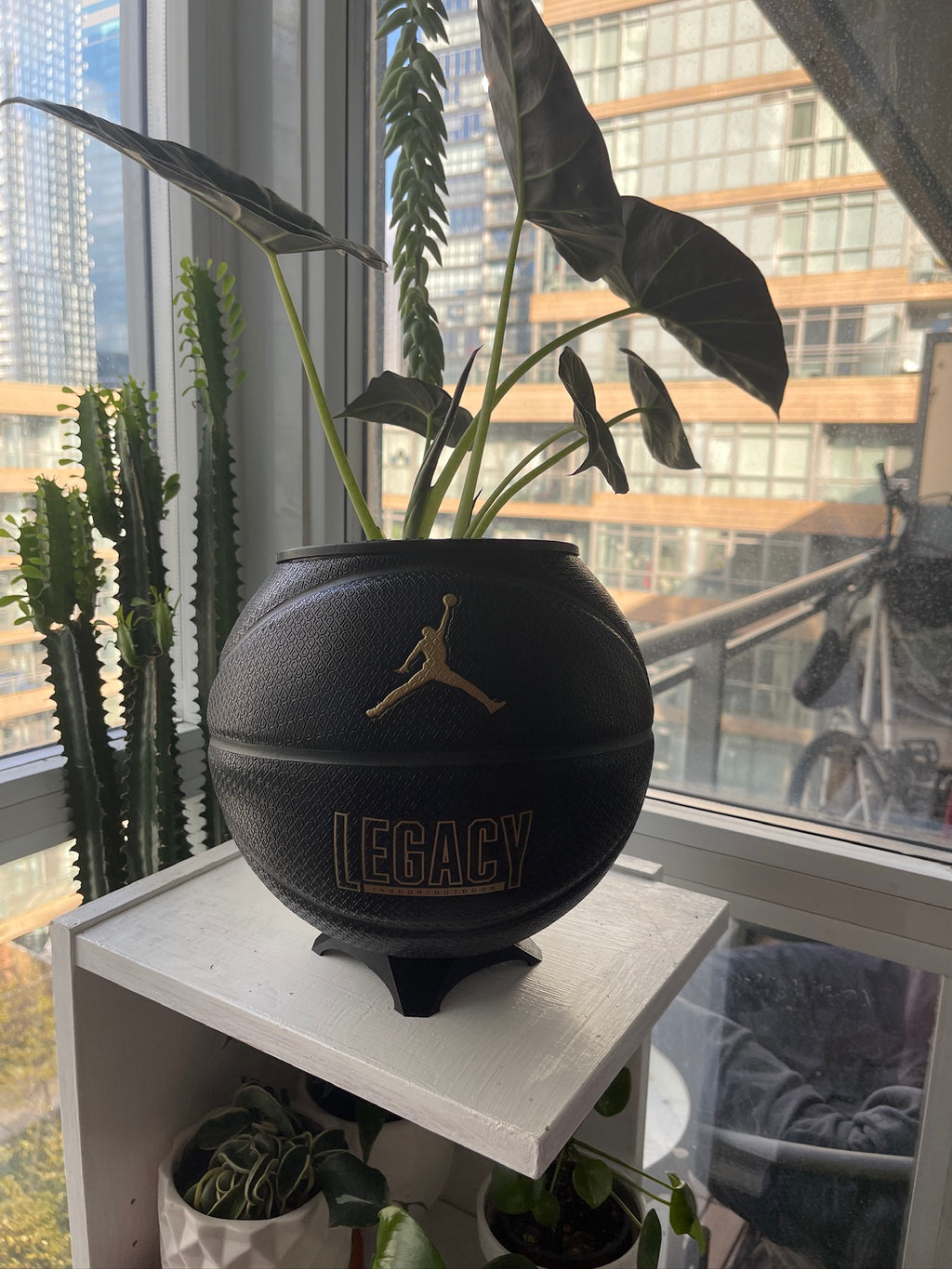 Nike Jordan Large Basketball Planter (Black & Gold)