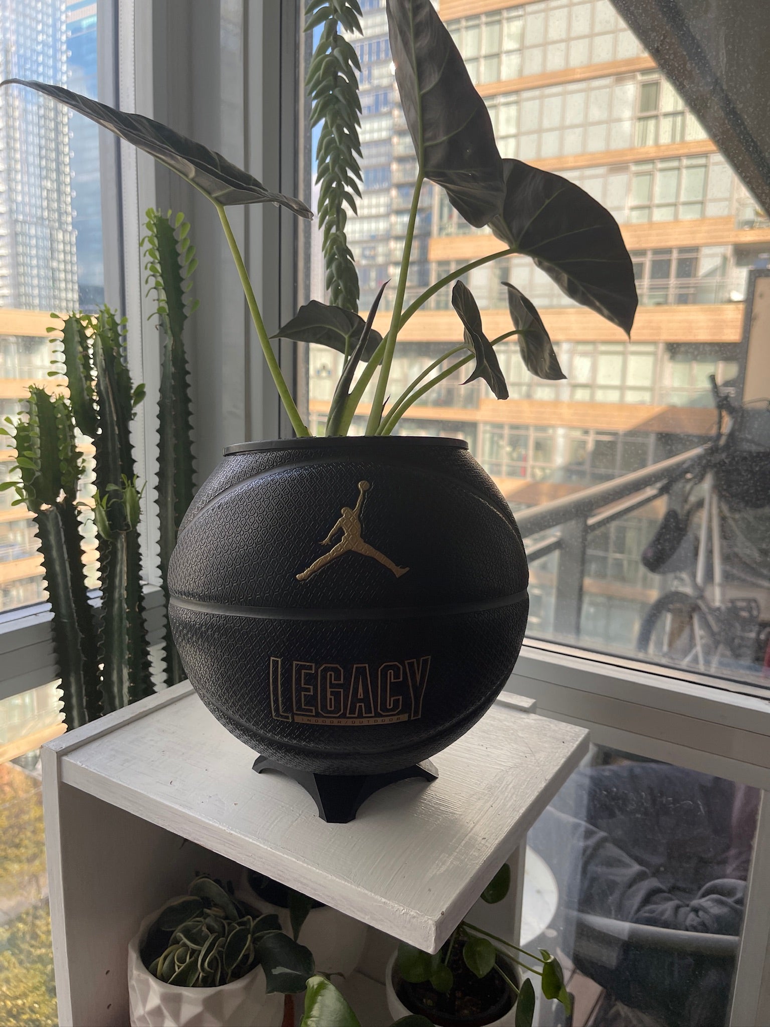 Nike Jordan Large Basketball Planter (Black & Gold)