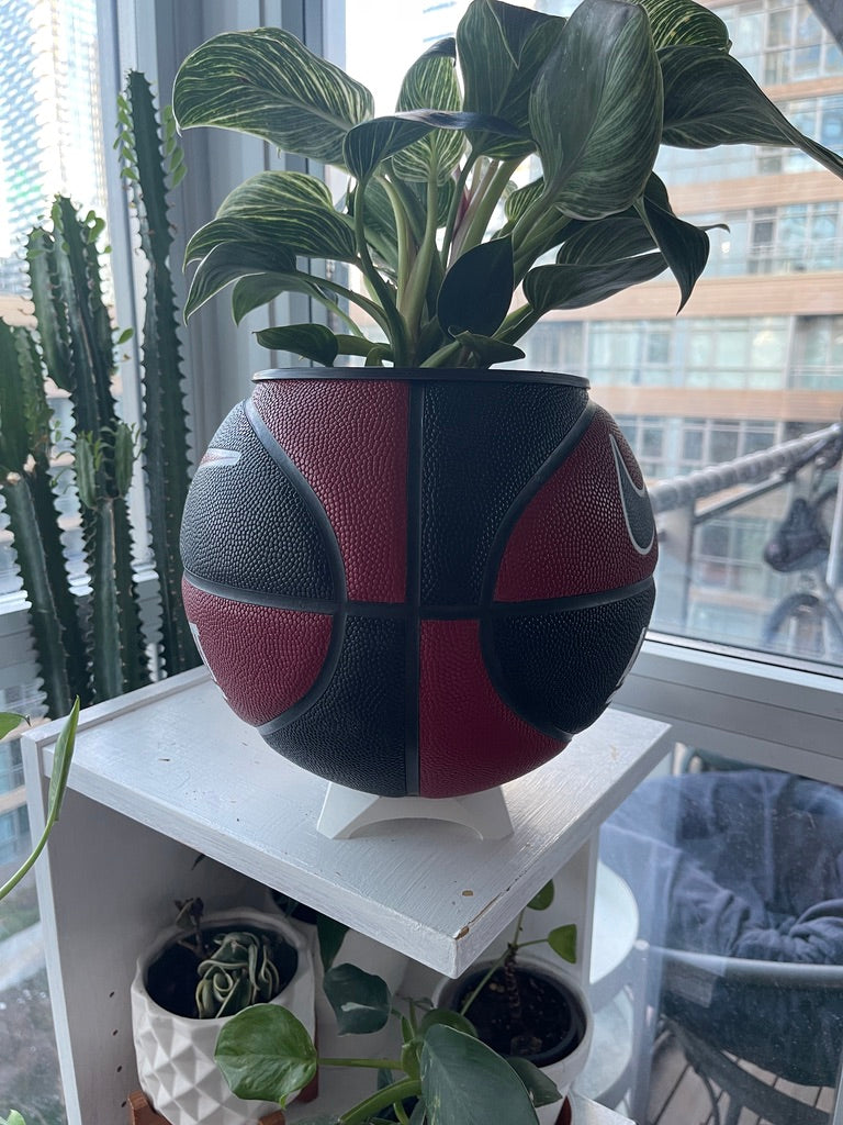 Nike Large Basketball Planter (Black & Red All-Court)