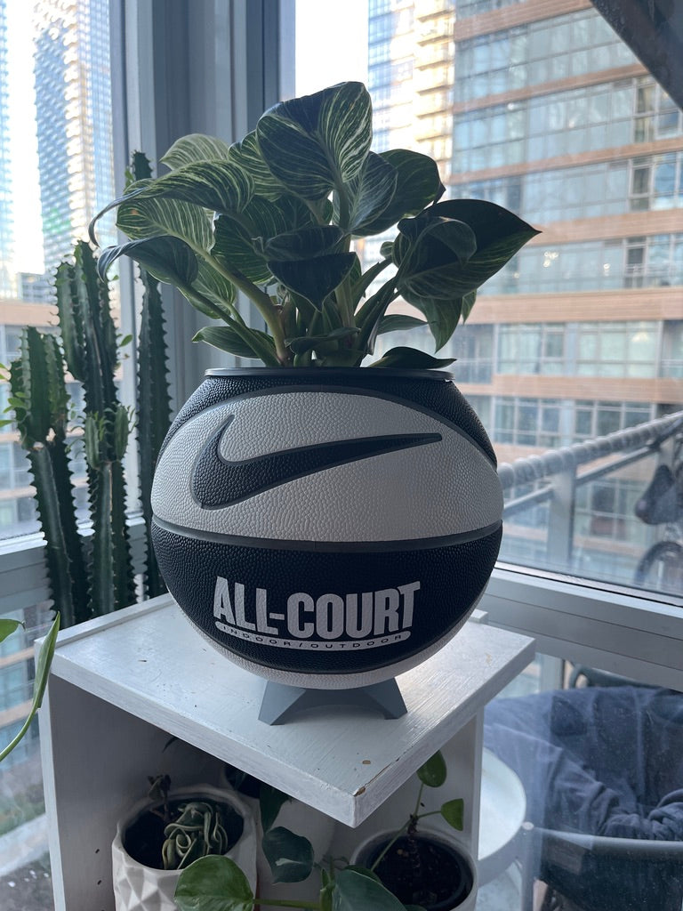 Nike Large Basketball Planter (Oreo All-Court)