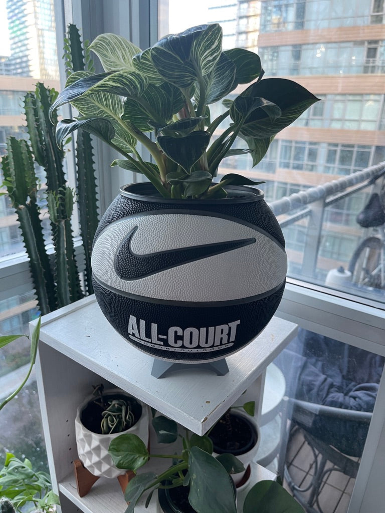 Nike Large Basketball Planter (Oreo All-Court)