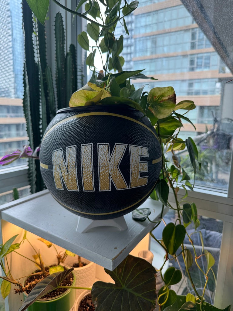 Nike Large Basketball Planter (Nike Black & Gold)