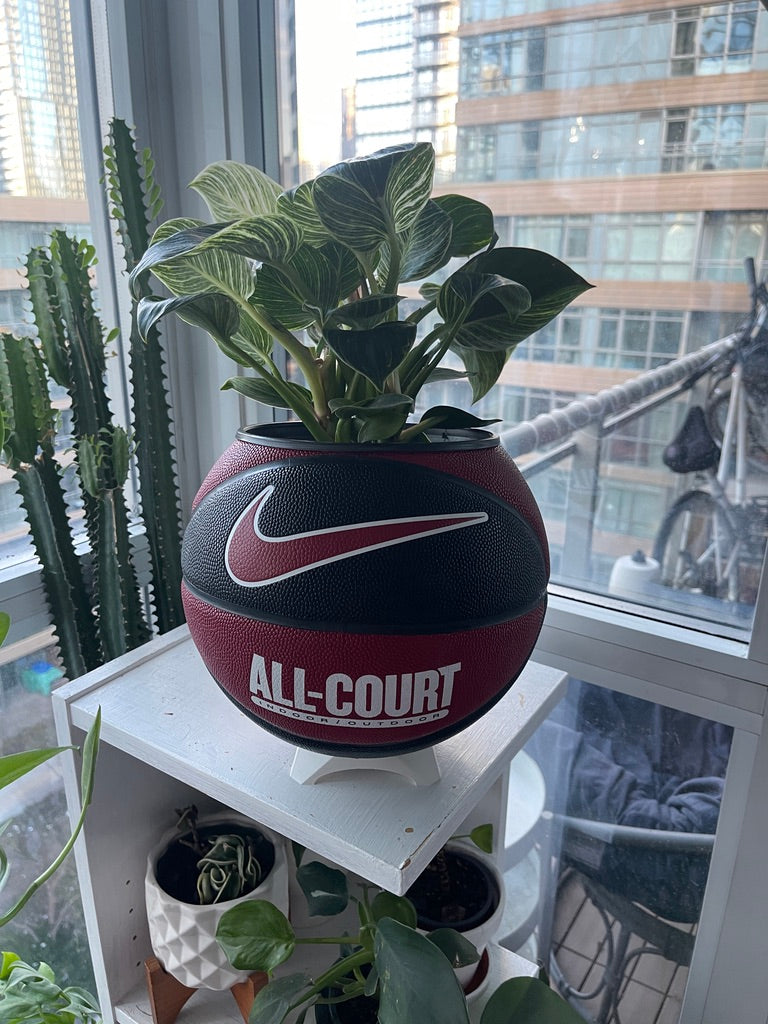 Nike Large Basketball Planter (Black & Red All-Court)