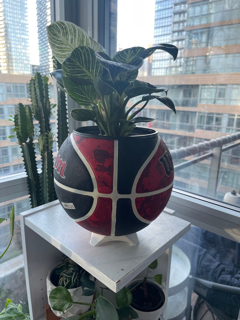 Large Basketball Planter (Chicago Bulls - Tie Dye)