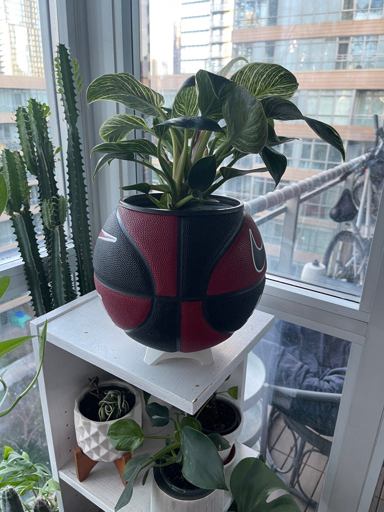Nike Large Basketball Planter (Black & Red All-Court)