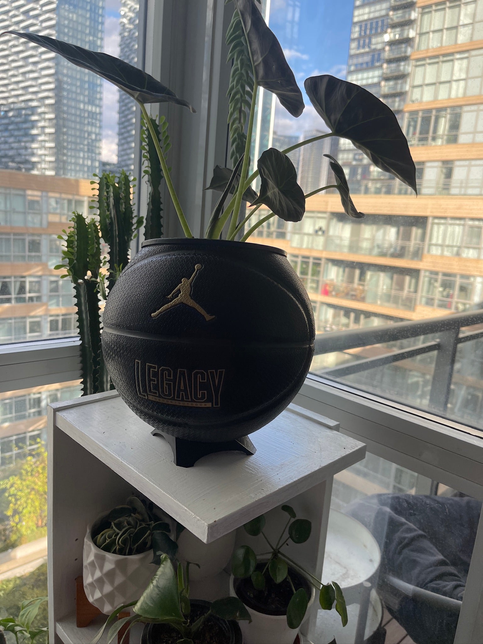 Nike Jordan Large Basketball Planter (Black & Gold)