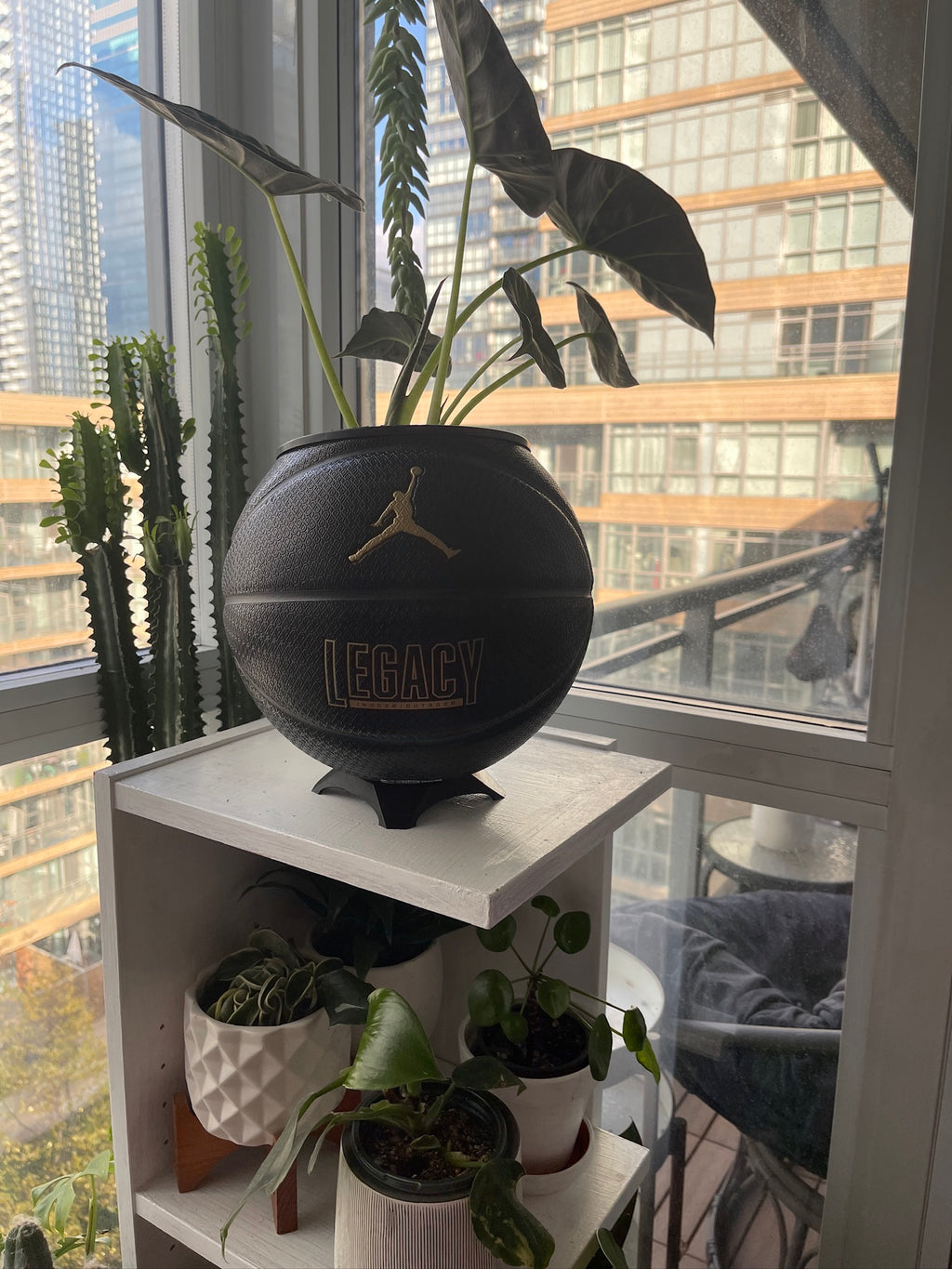Nike Jordan Large Basketball Planter (Black & Gold)