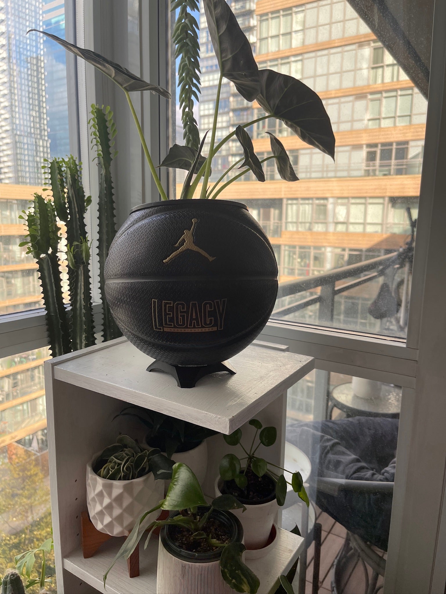 Nike Jordan Large Basketball Planter (Black & Gold)