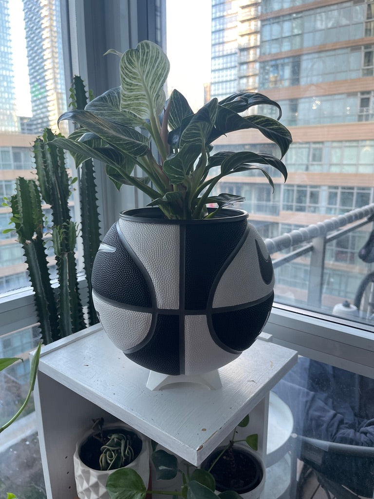 Nike Large Basketball Planter (Oreo All-Court)