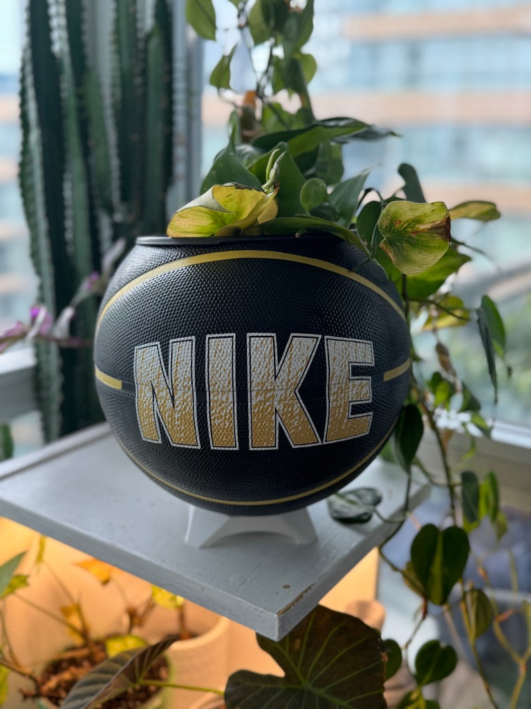 Nike Large Basketball Planter (Nike Black & Gold)