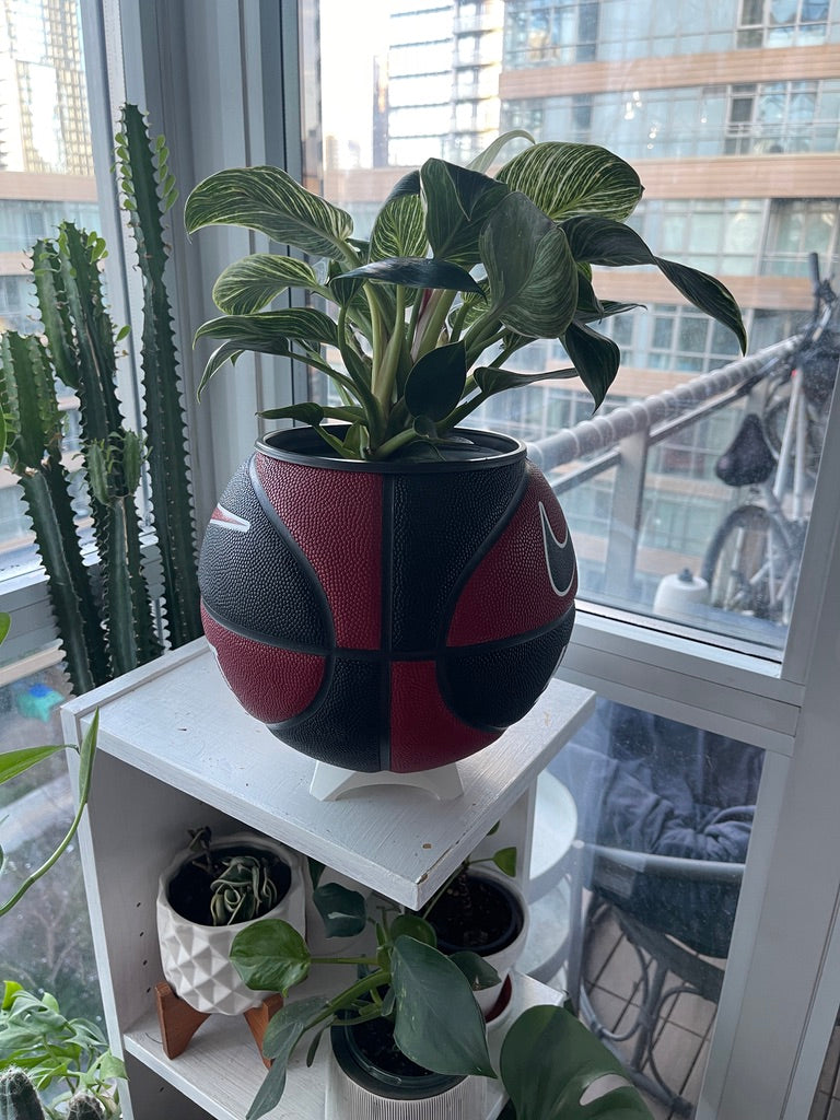 Nike Large Basketball Planter (Black & Red All-Court)