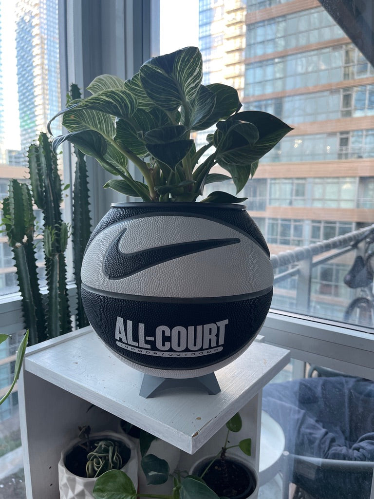 Nike Large Basketball Planter (Oreo All-Court)