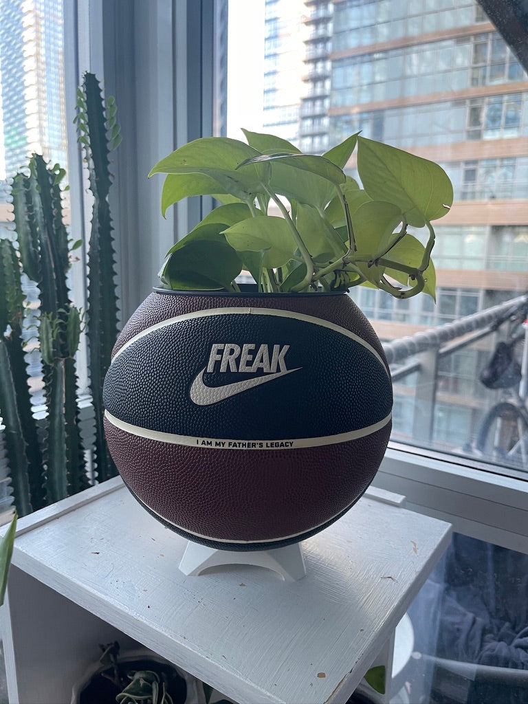 Nike Large Basketball Planter (Brown Freak)