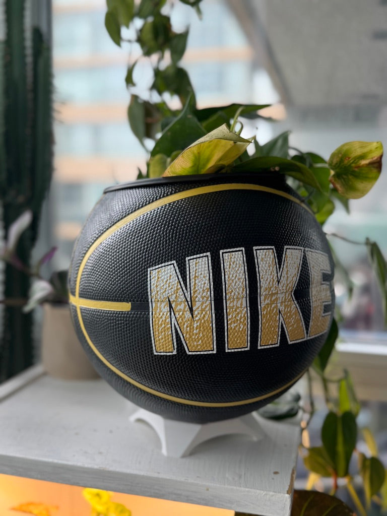 Nike Large Basketball Planter (Nike Black & Gold)