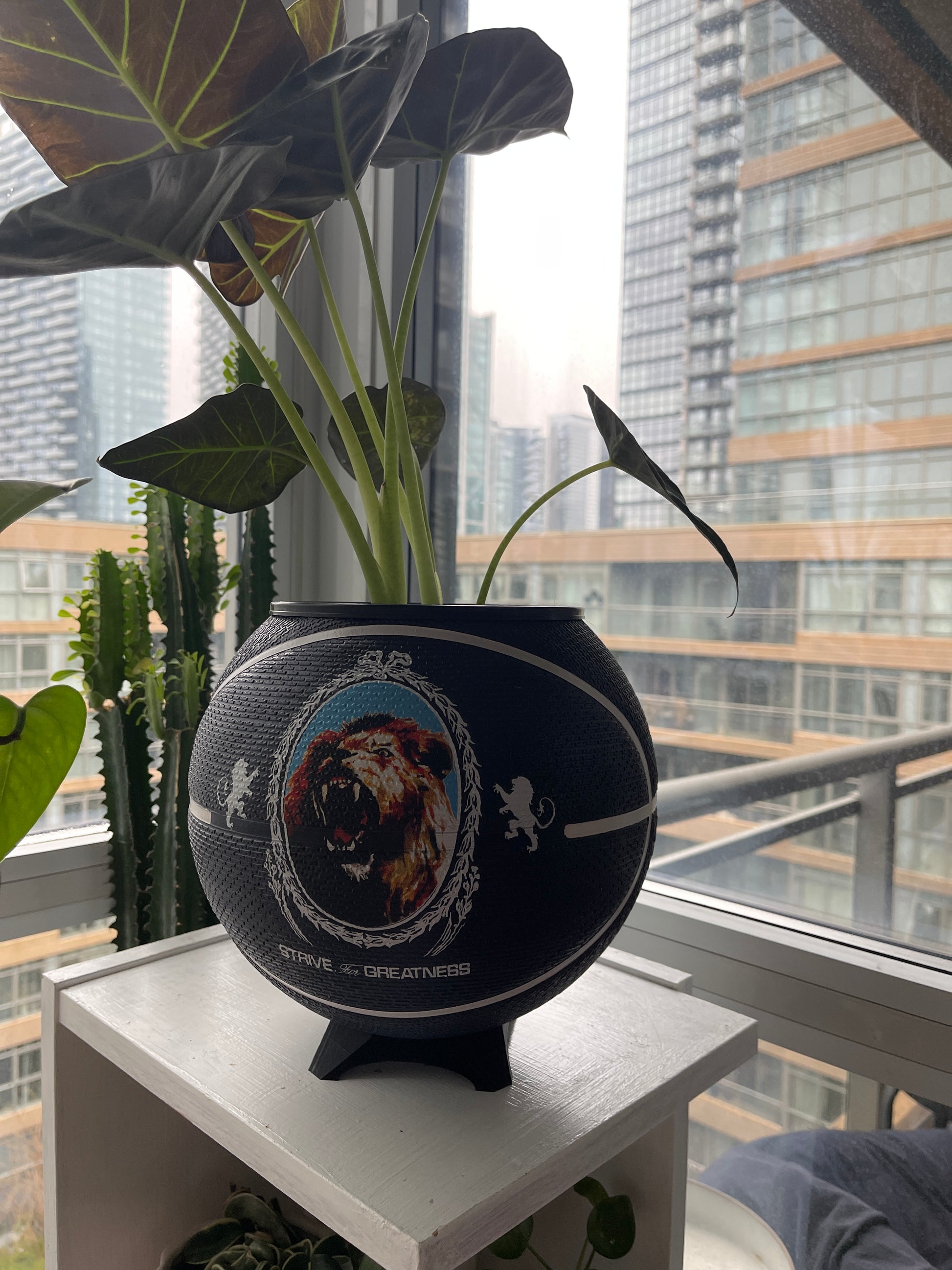 Nike Large Basketball Planter (LeBron King Navy Blue)