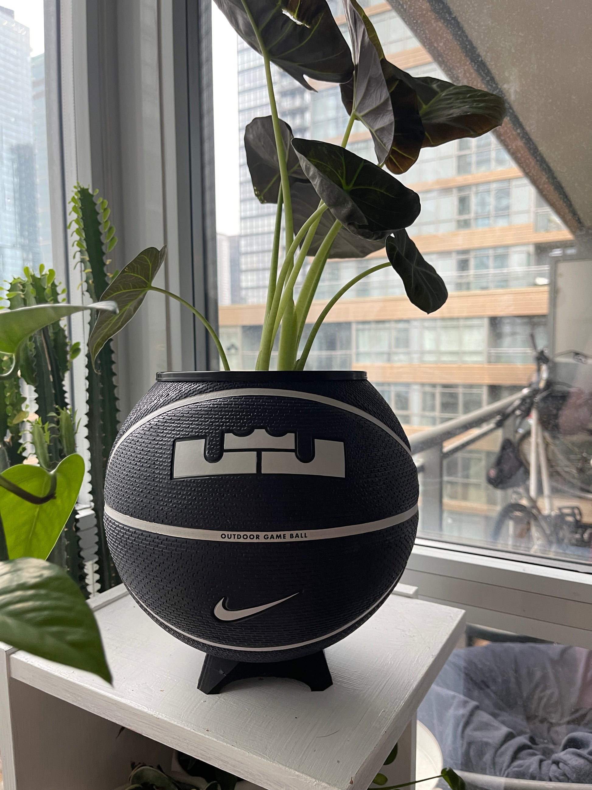 Nike Large Basketball Planter (LeBron King Navy Blue)