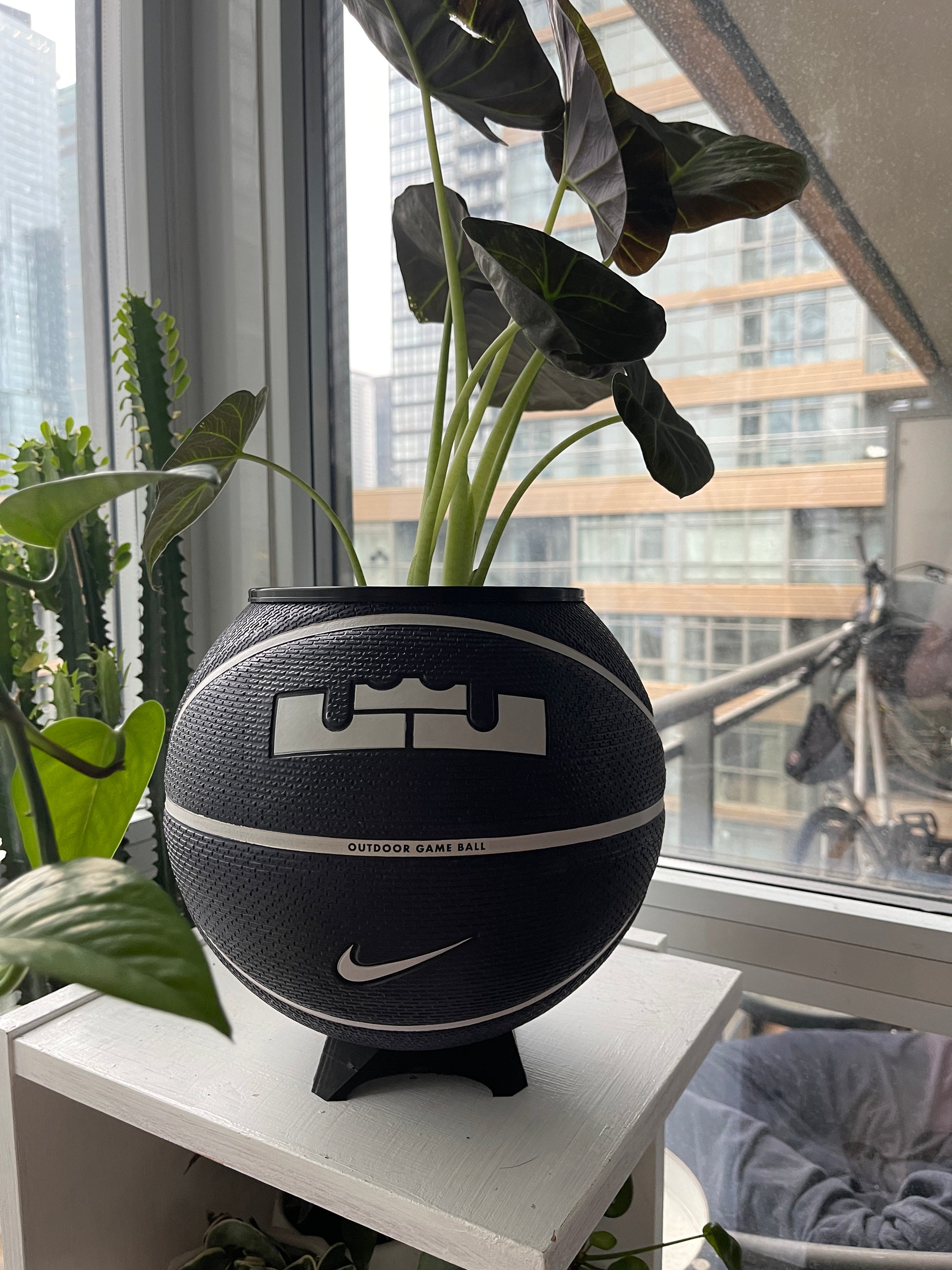 Nike Large Basketball Planter (LeBron King Navy Blue)