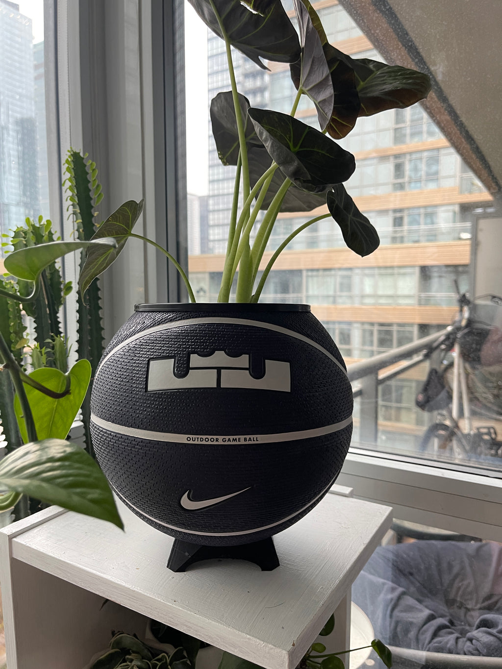 Nike Large Basketball Planter (LeBron King Navy Blue)