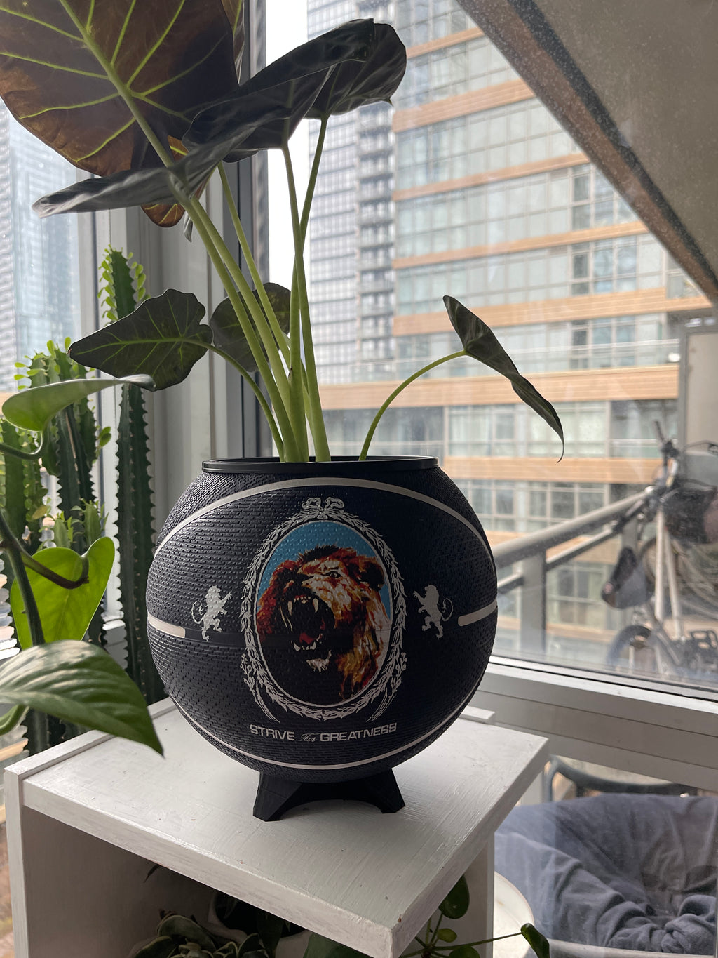 Nike Large Basketball Planter (LeBron King Navy Blue)