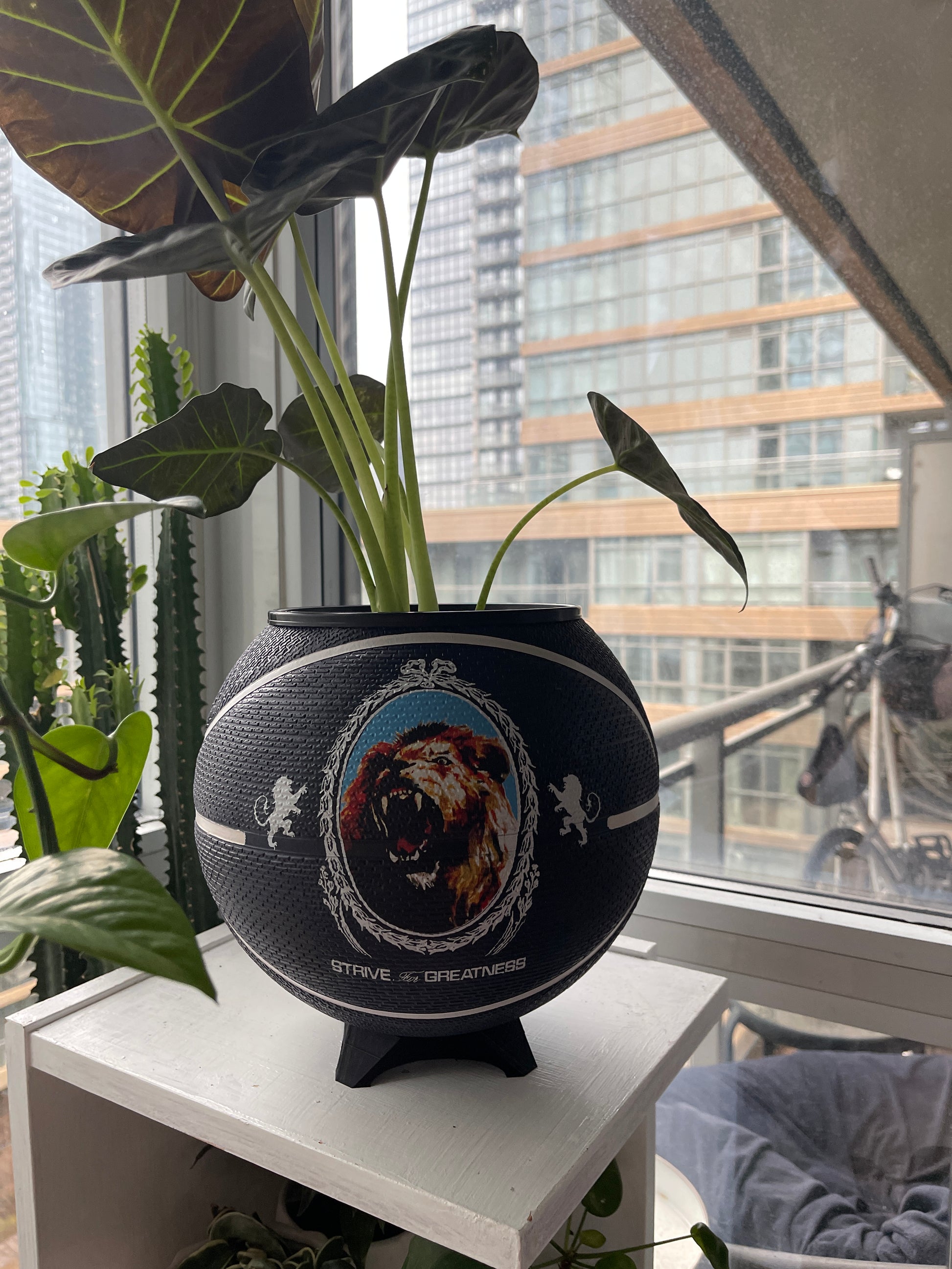 Nike Large Basketball Planter (LeBron King Navy Blue)