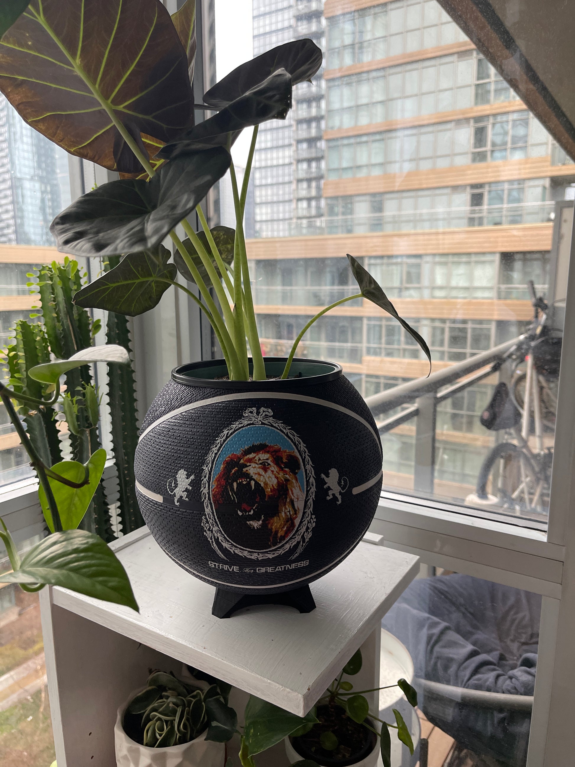 Nike Large Basketball Planter (LeBron King Navy Blue)