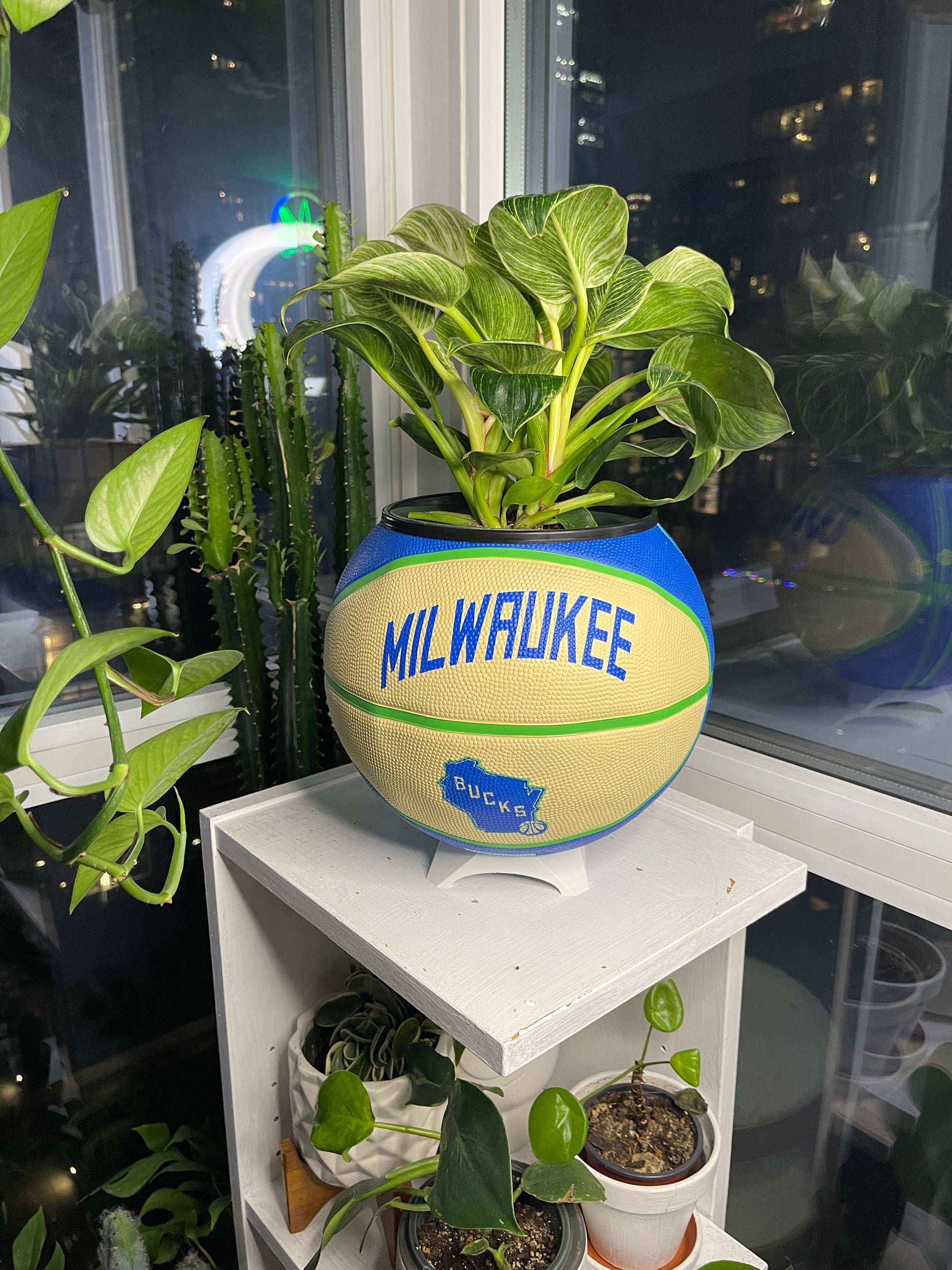 Large Basketball Planter (Milwaukee Bucks - Retro)