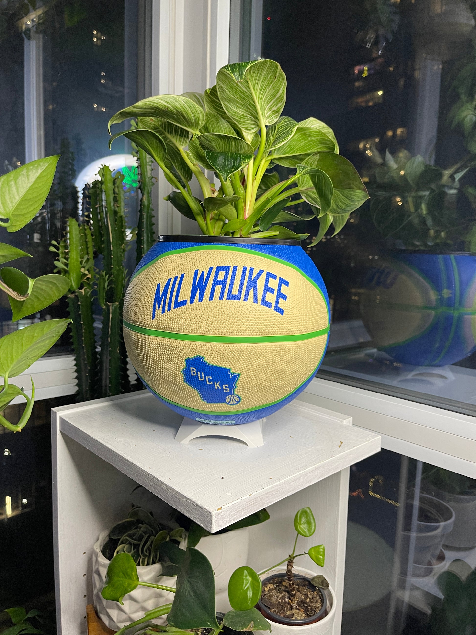 Large Basketball Planter (Milwaukee Bucks - Retro)