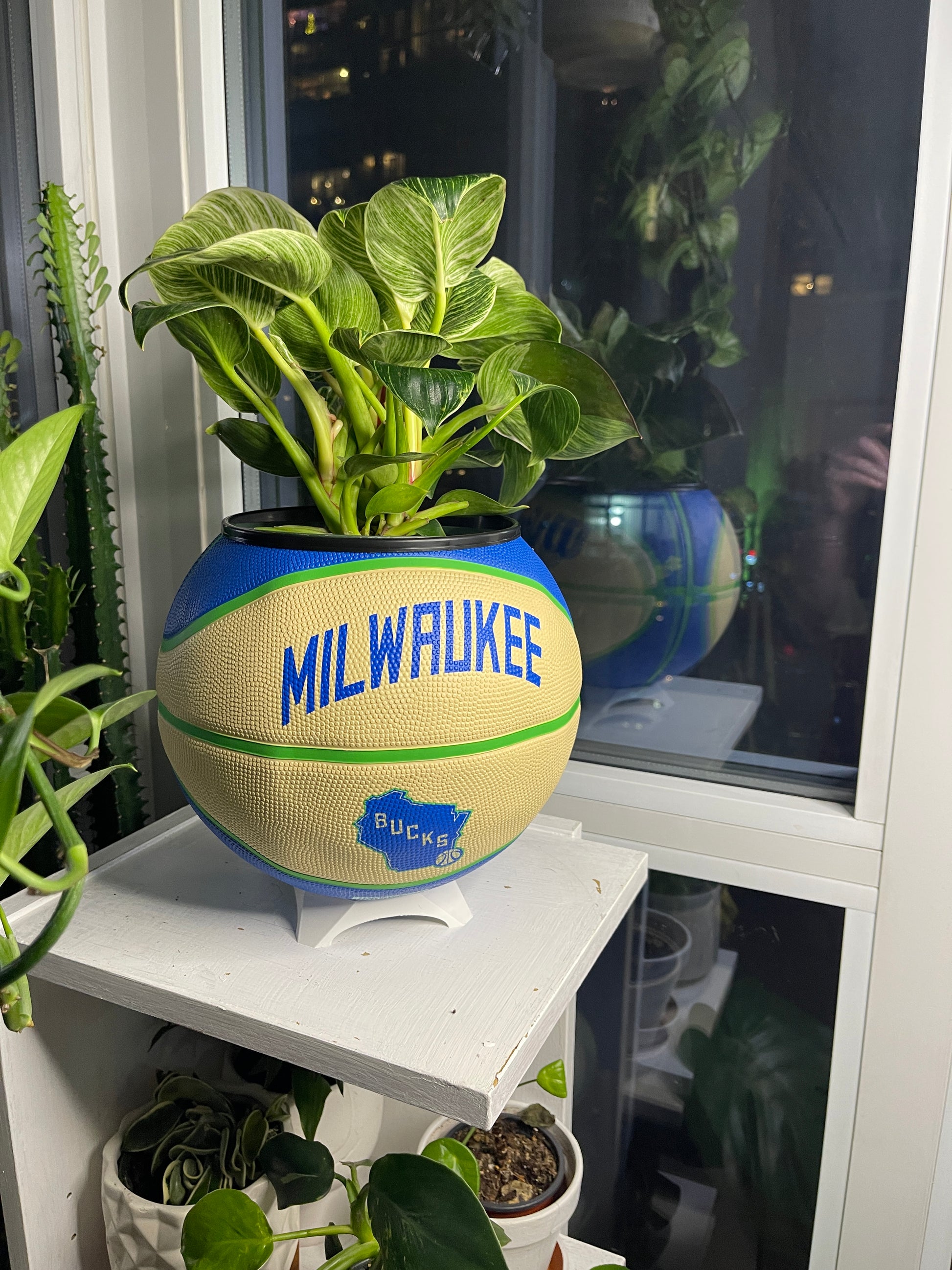 Large Basketball Planter (Milwaukee Bucks - Retro)