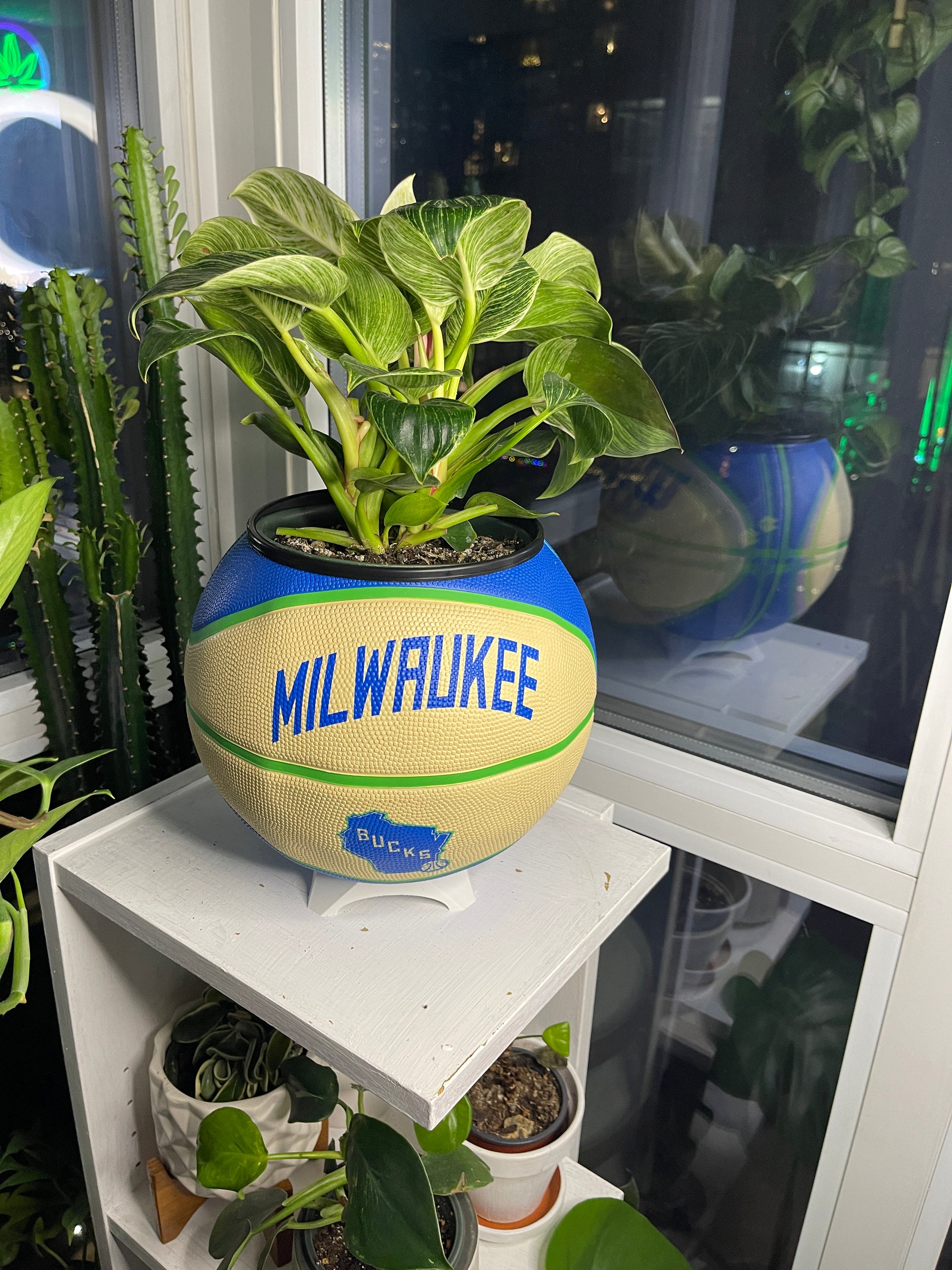 Large Basketball Planter (Milwaukee Bucks - Retro)