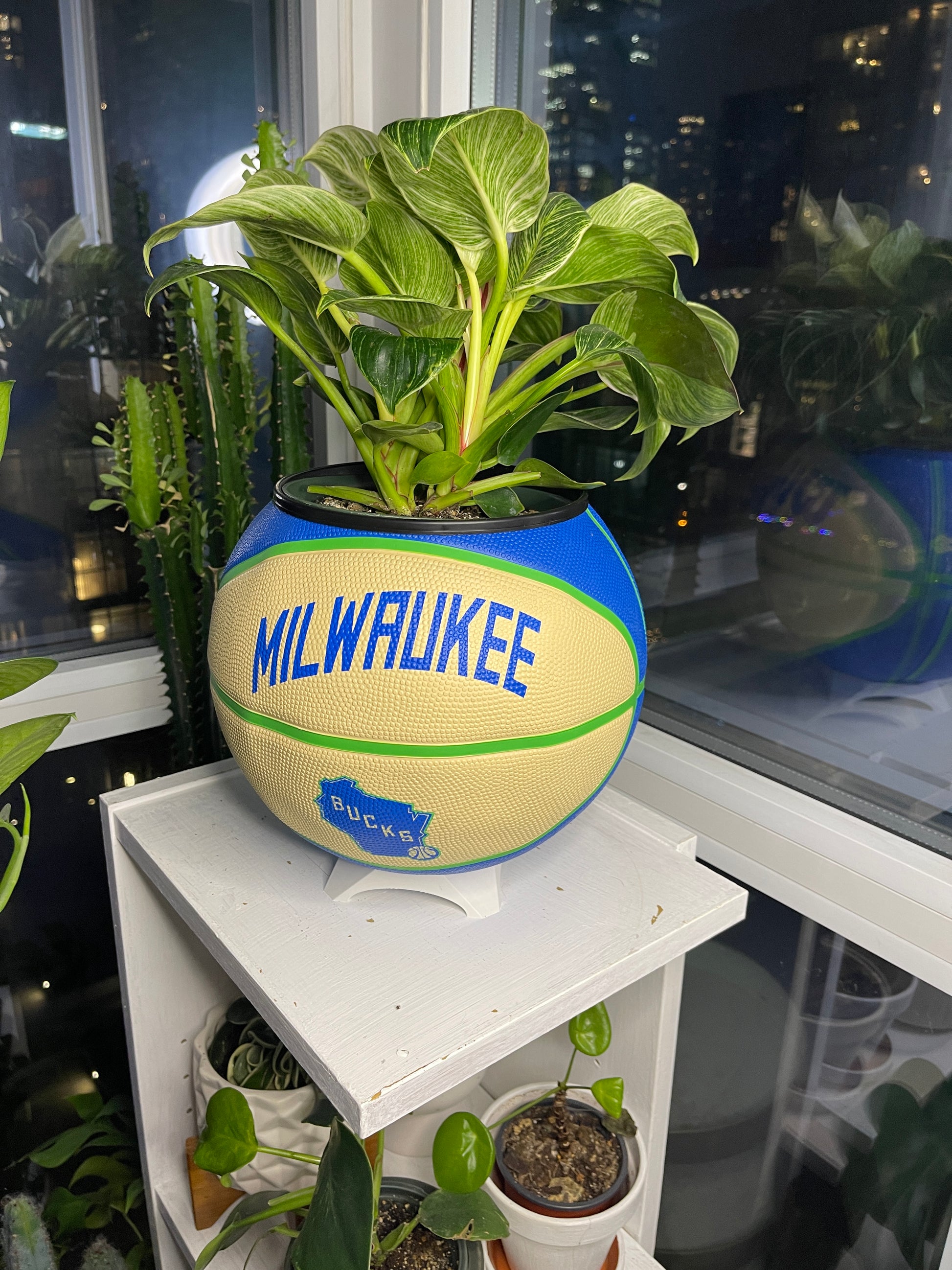Large Basketball Planter (Milwaukee Bucks - Retro)