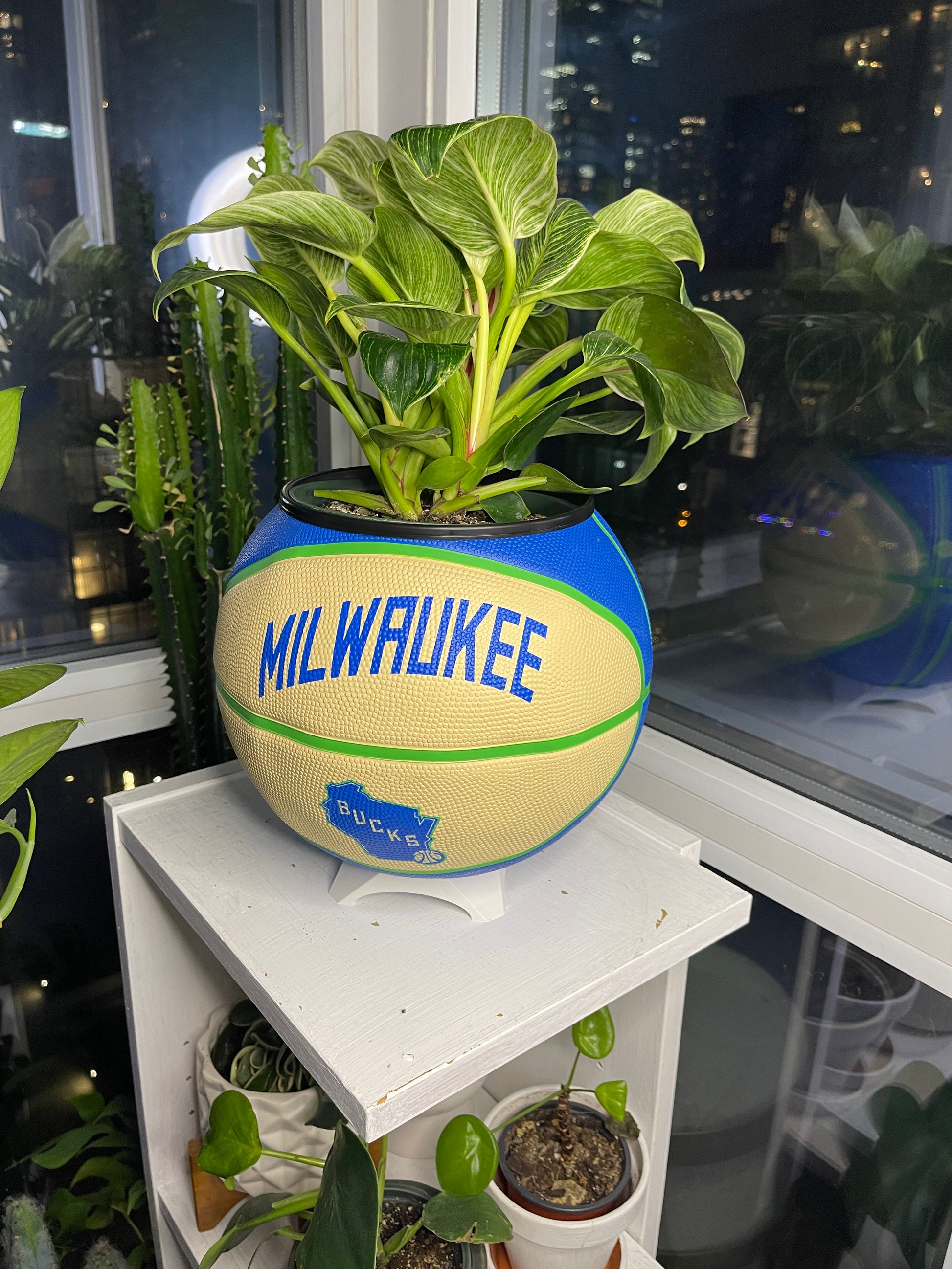 Large Basketball Planter (Milwaukee Bucks - Retro)