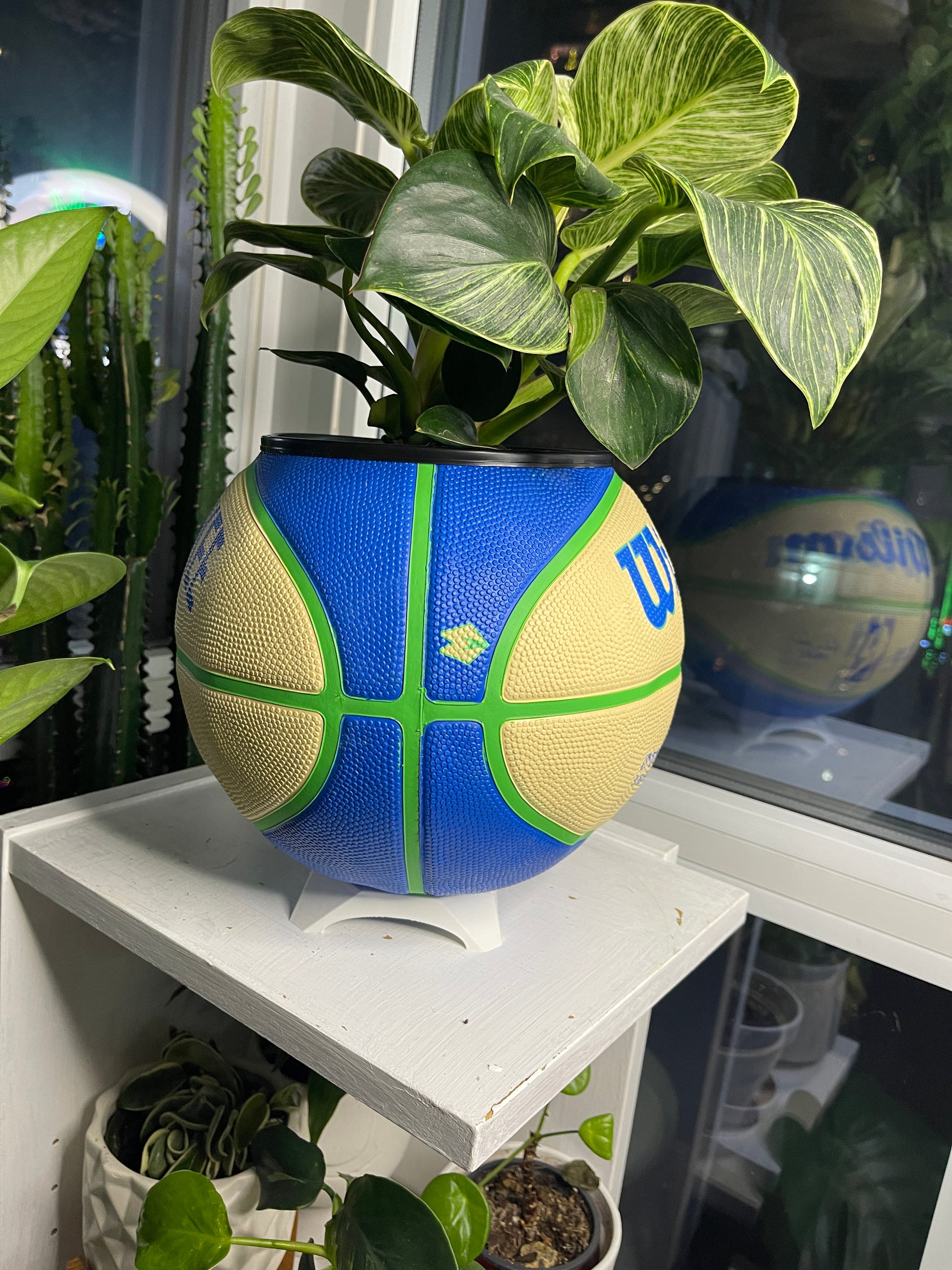 Large Basketball Planter (Milwaukee Bucks - Retro)