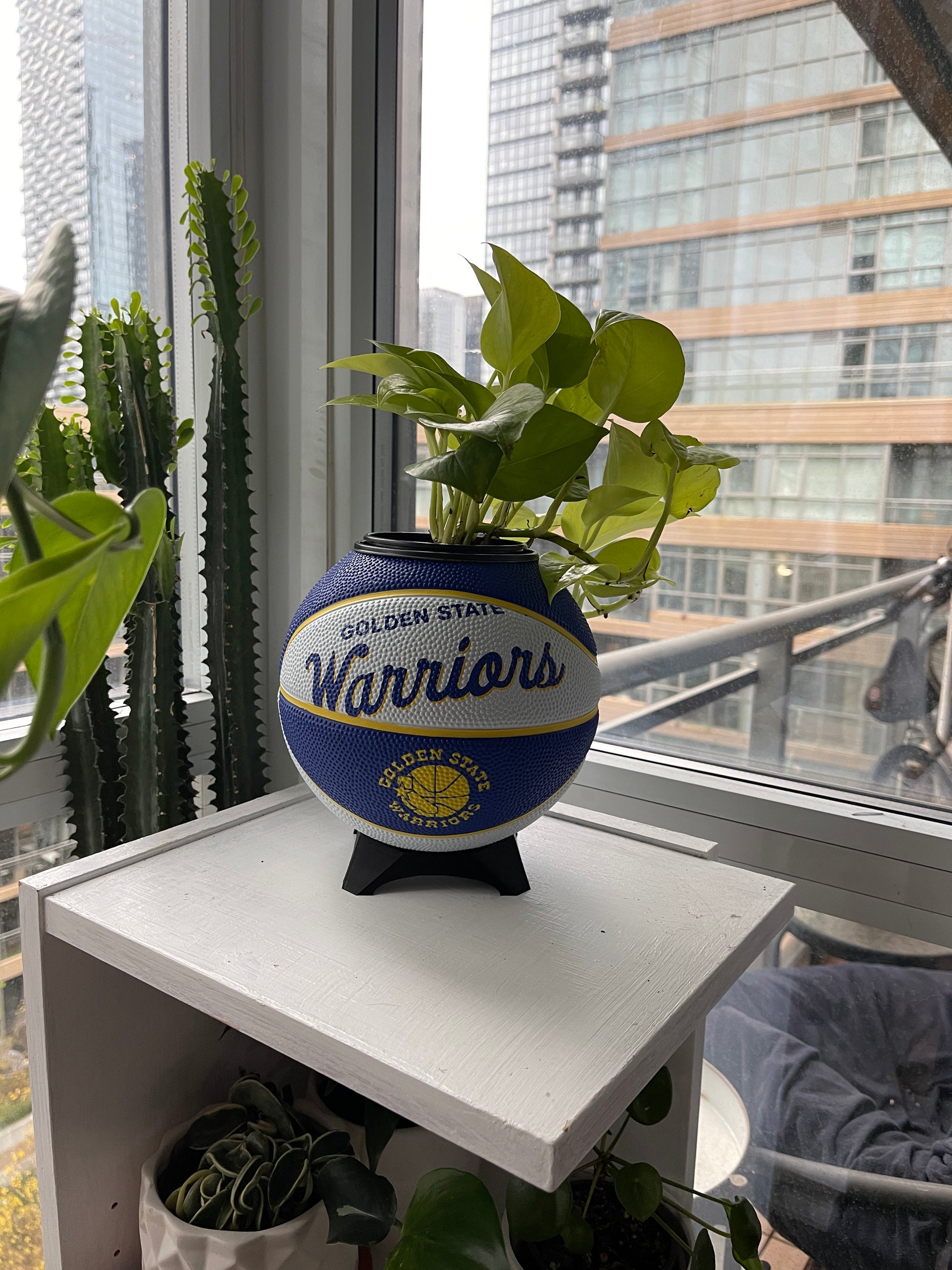 Mini Basketball Planter (Golden State Warriors)