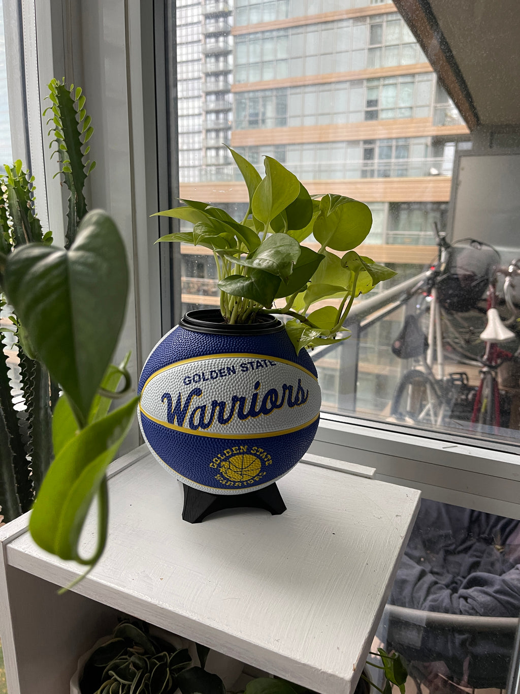 Mini Basketball Planter (Golden State Warriors)