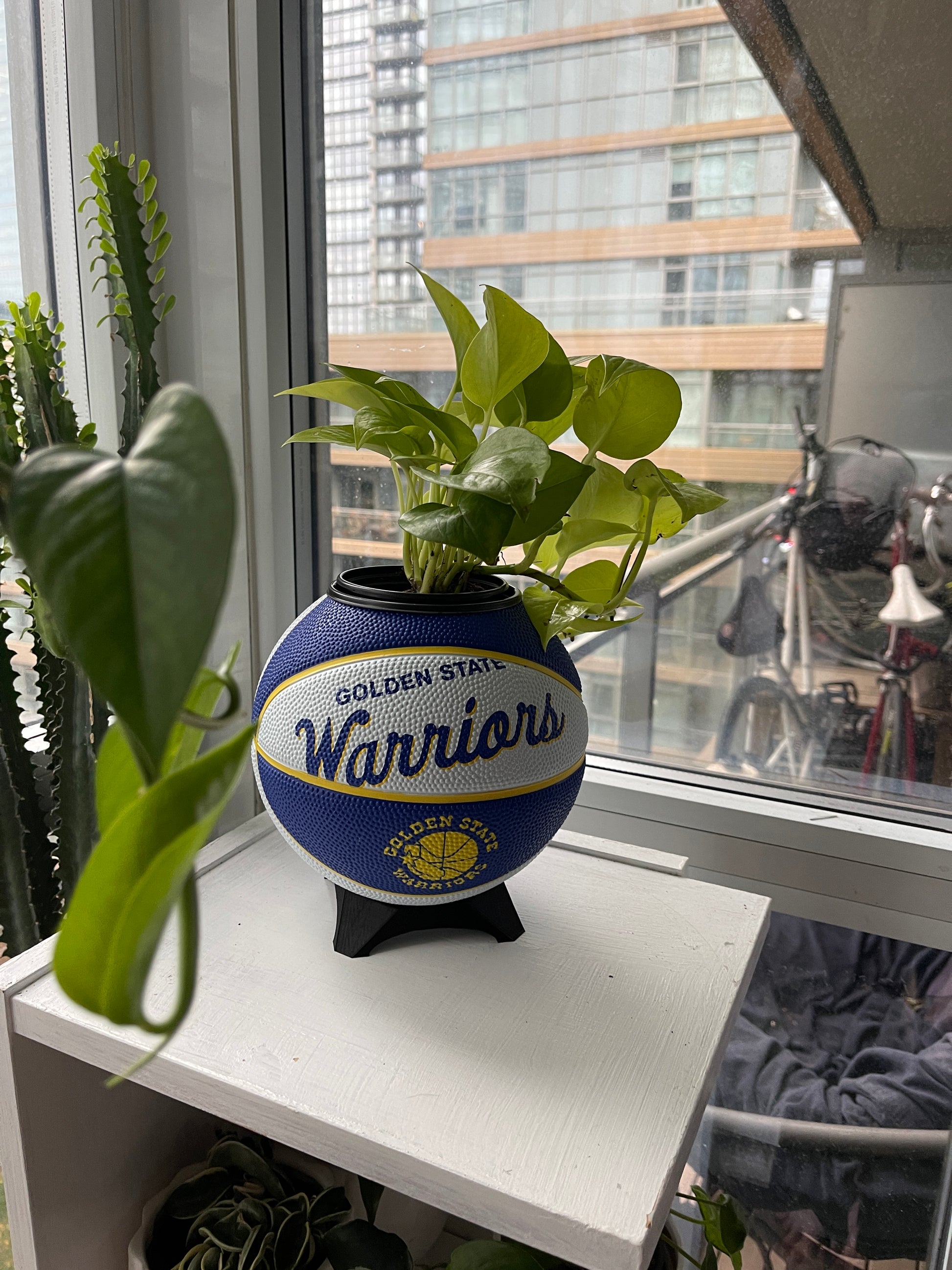 Mini Basketball Planter (Golden State Warriors)