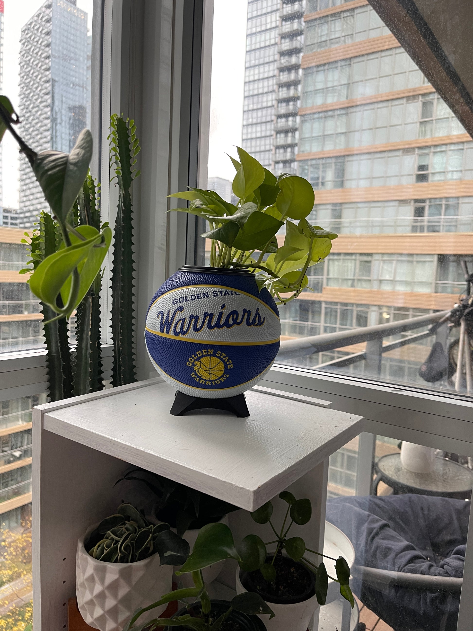 Mini Basketball Planter (Golden State Warriors)