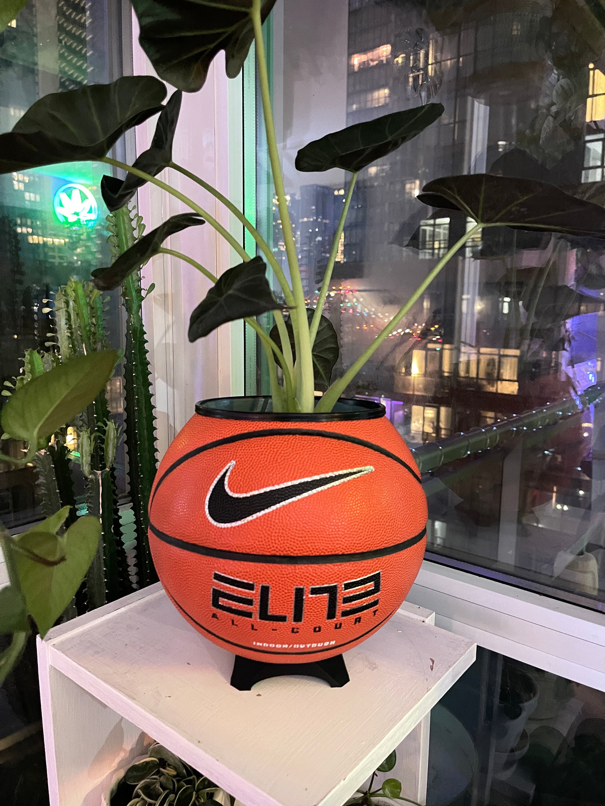 Nike Large Basketball Planter (OG Elite)