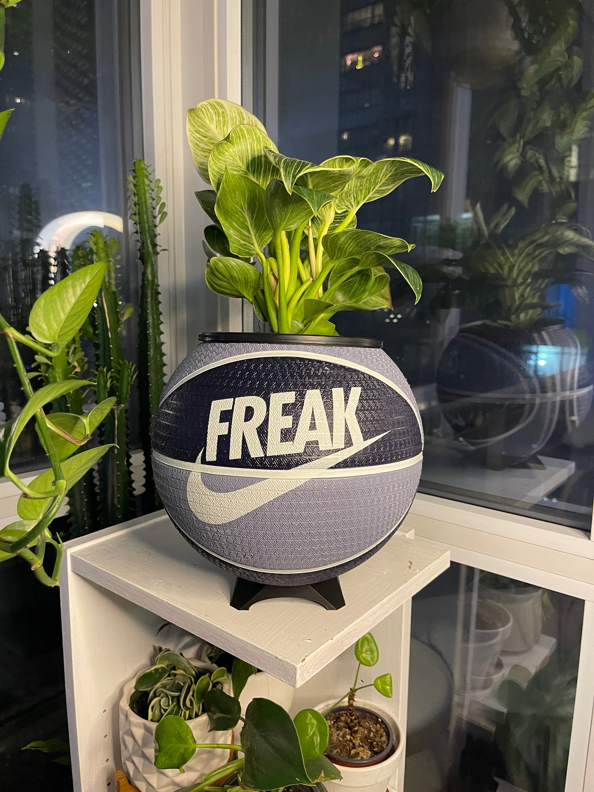 Nike Large Basketball Planter (Blue Freak)
