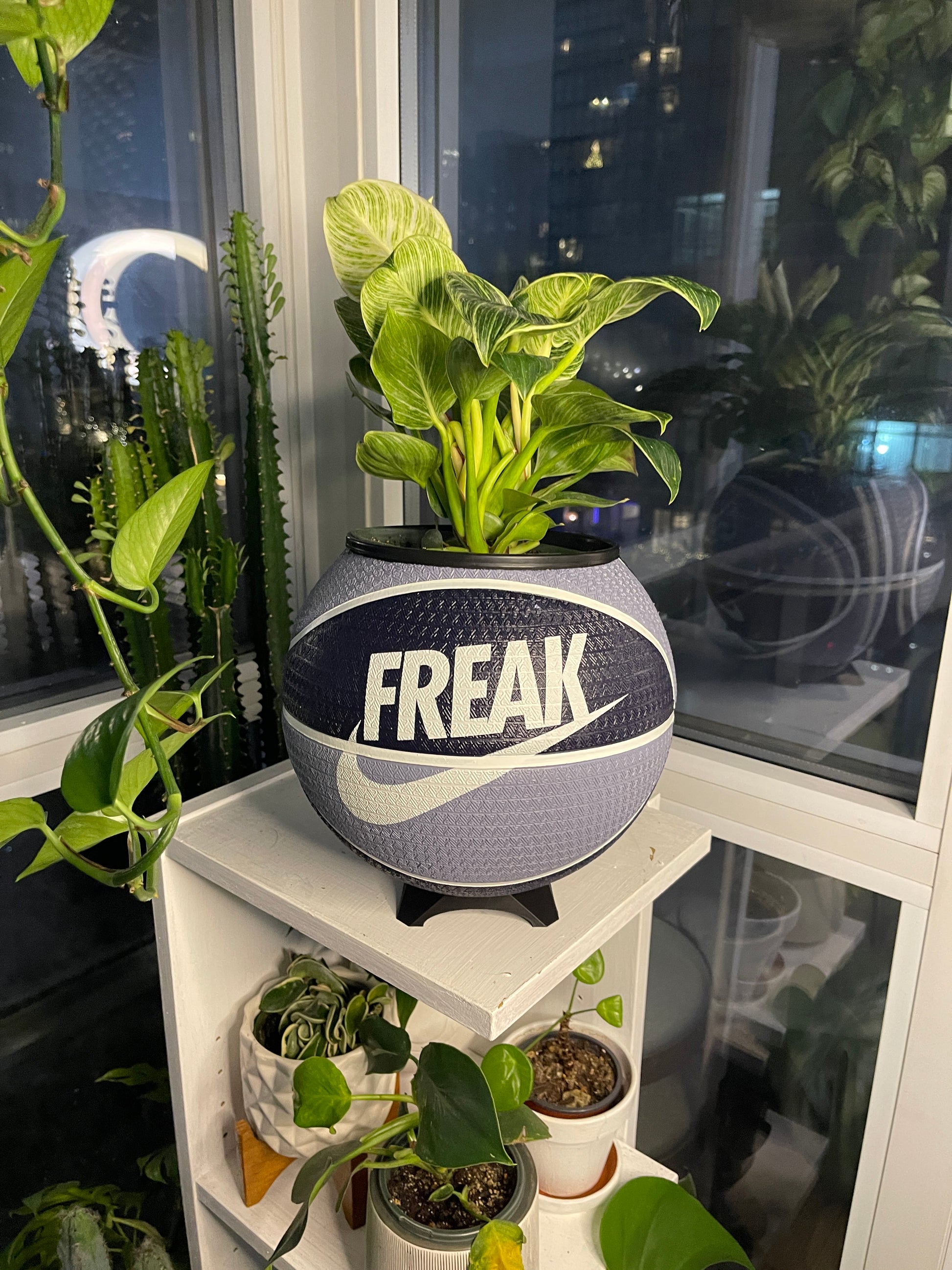 Nike Large Basketball Planter (Blue Freak)
