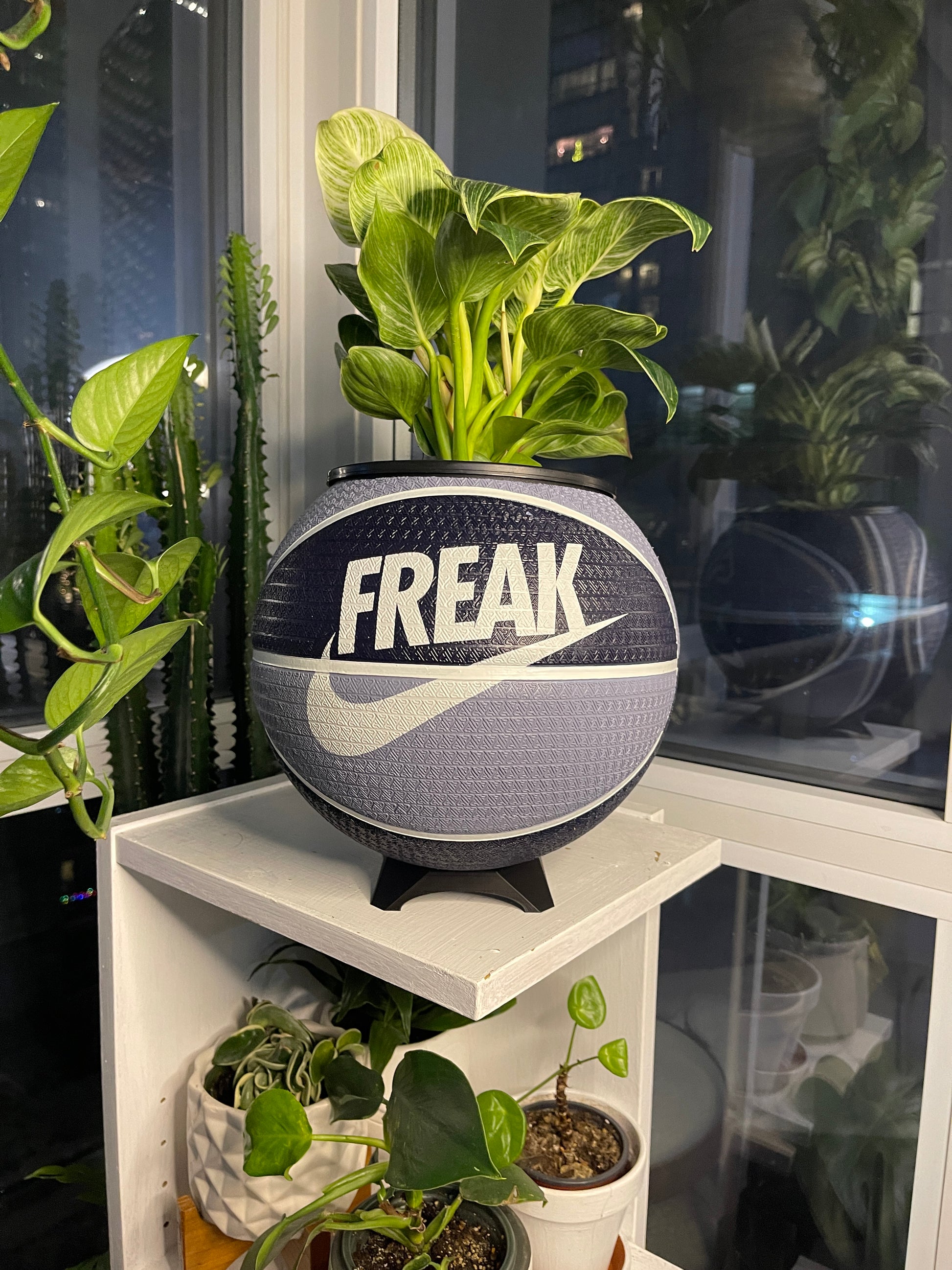 Nike Large Basketball Planter (Blue Freak)