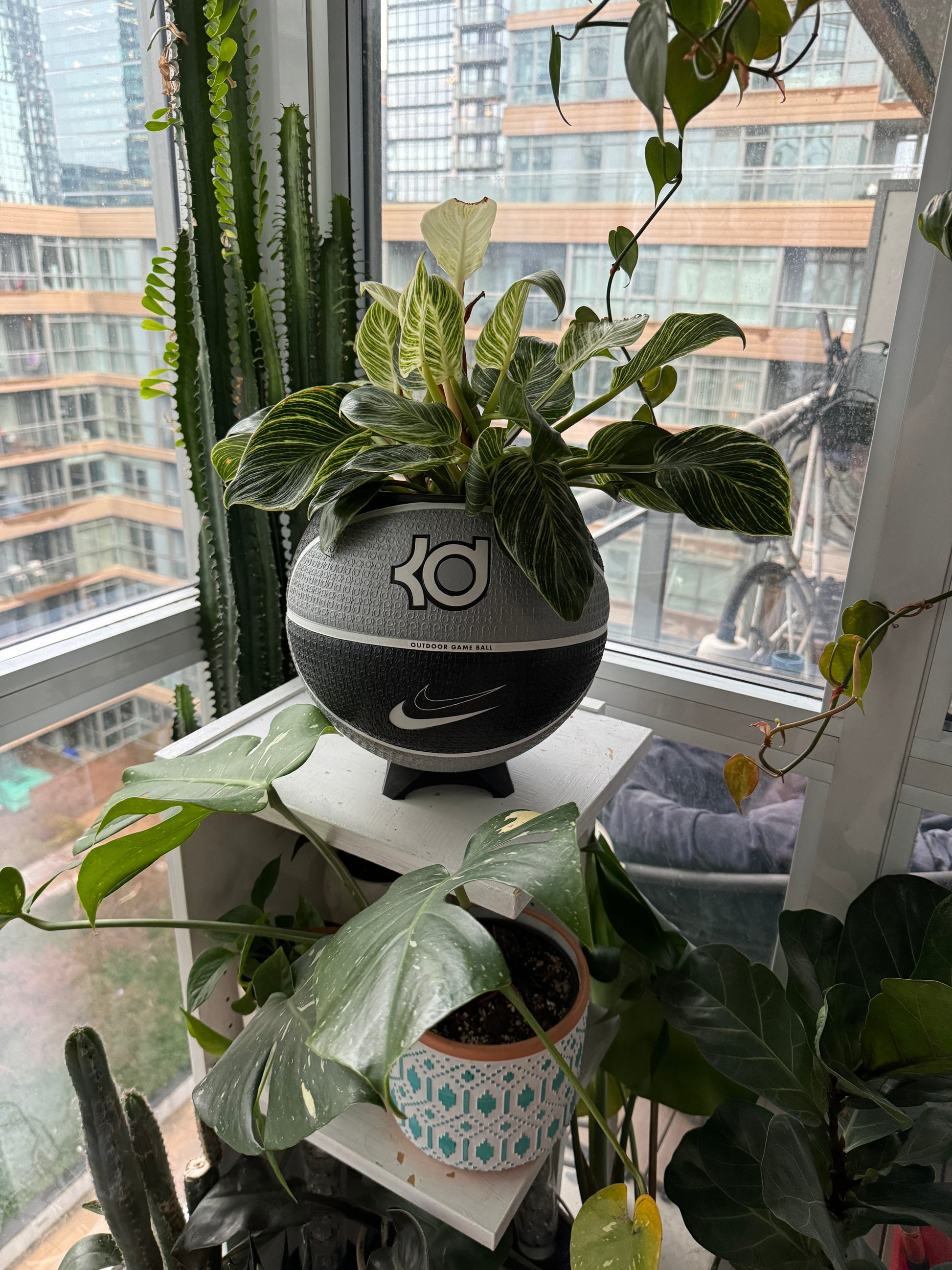 Nike Large Basketball Planter (Kevin Durant White & Black)