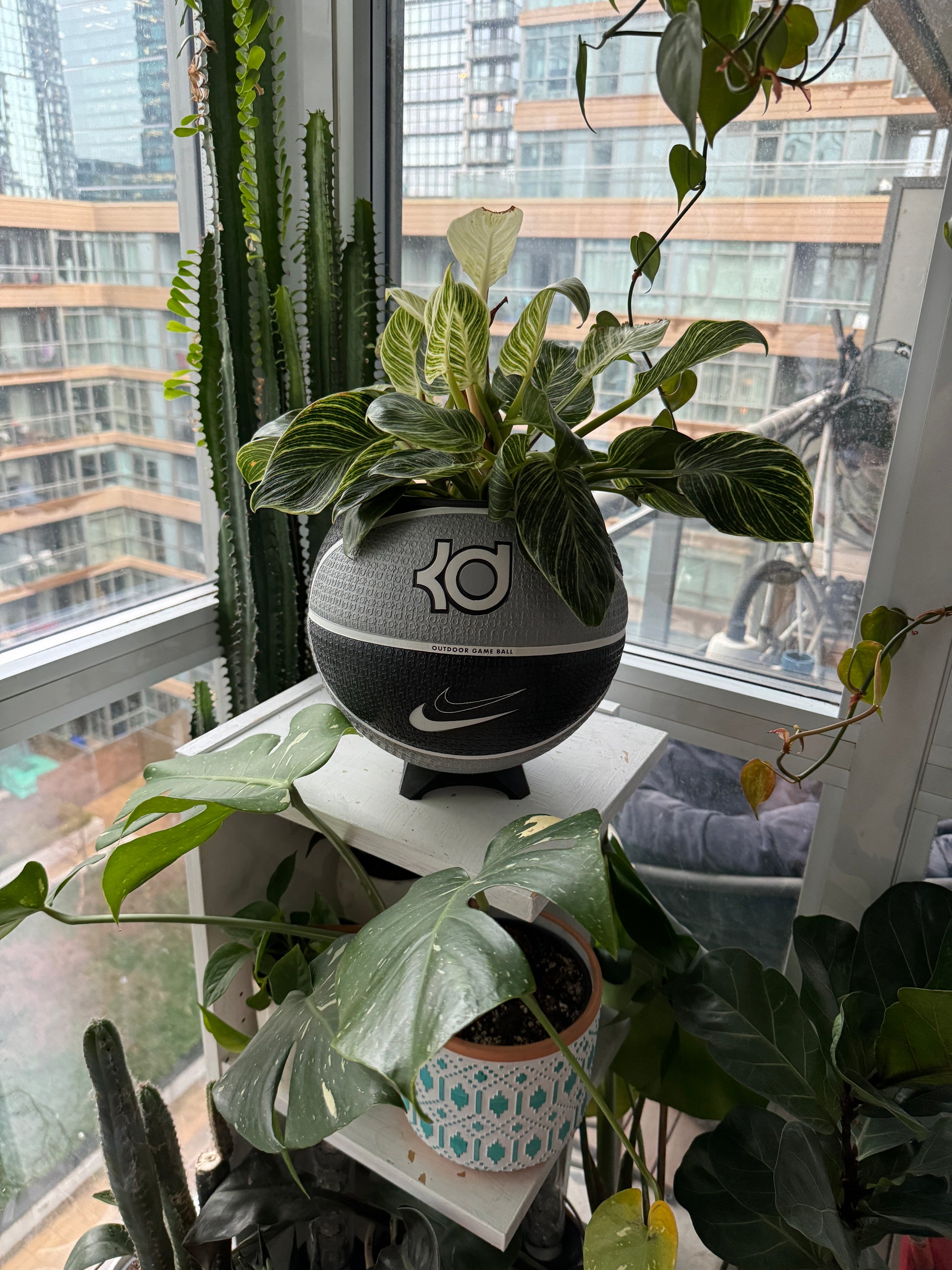Nike Large Basketball Planter (Kevin Durant White & Black)
