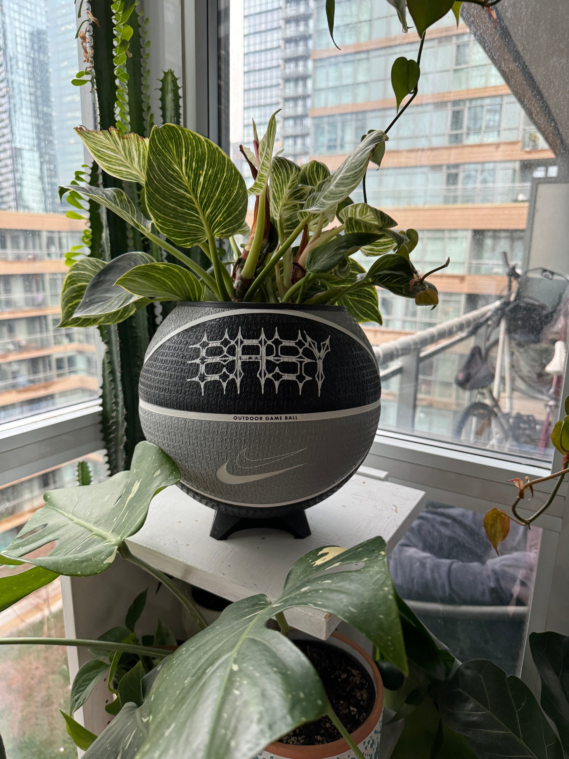 Nike Large Basketball Planter (Kevin Durant White & Black)